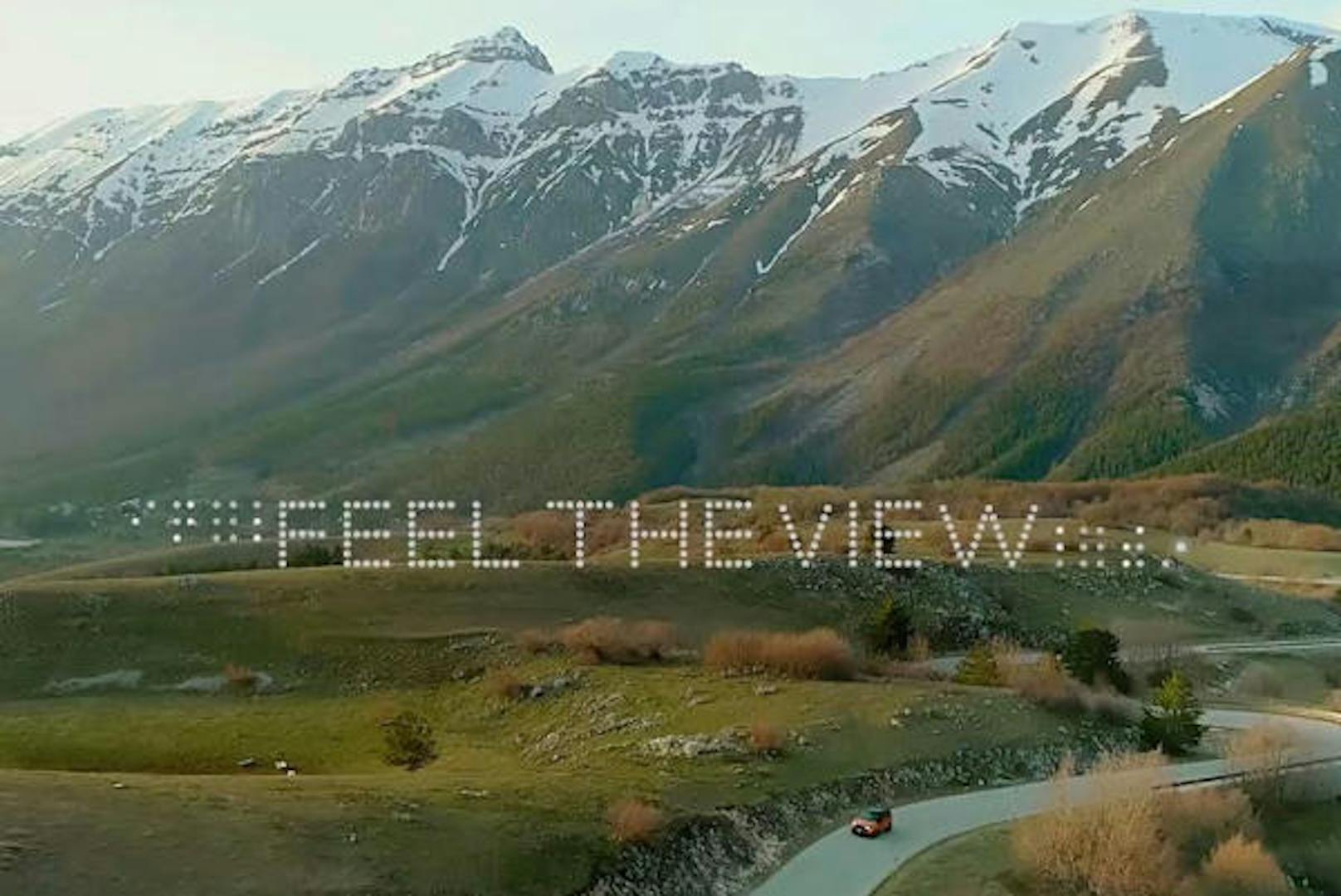 Das intelligente Autofenster mit dem Namen "Feel The View" erstellt monochrome Bilder mittels einer Digitalkamera. Diese werden in Vibrationen übersetzt, die auf die Seitenscheibe übertragen werden, um blinden Fahrgästen einen Ausblick mittels Tastsinn zu ermöglichen.