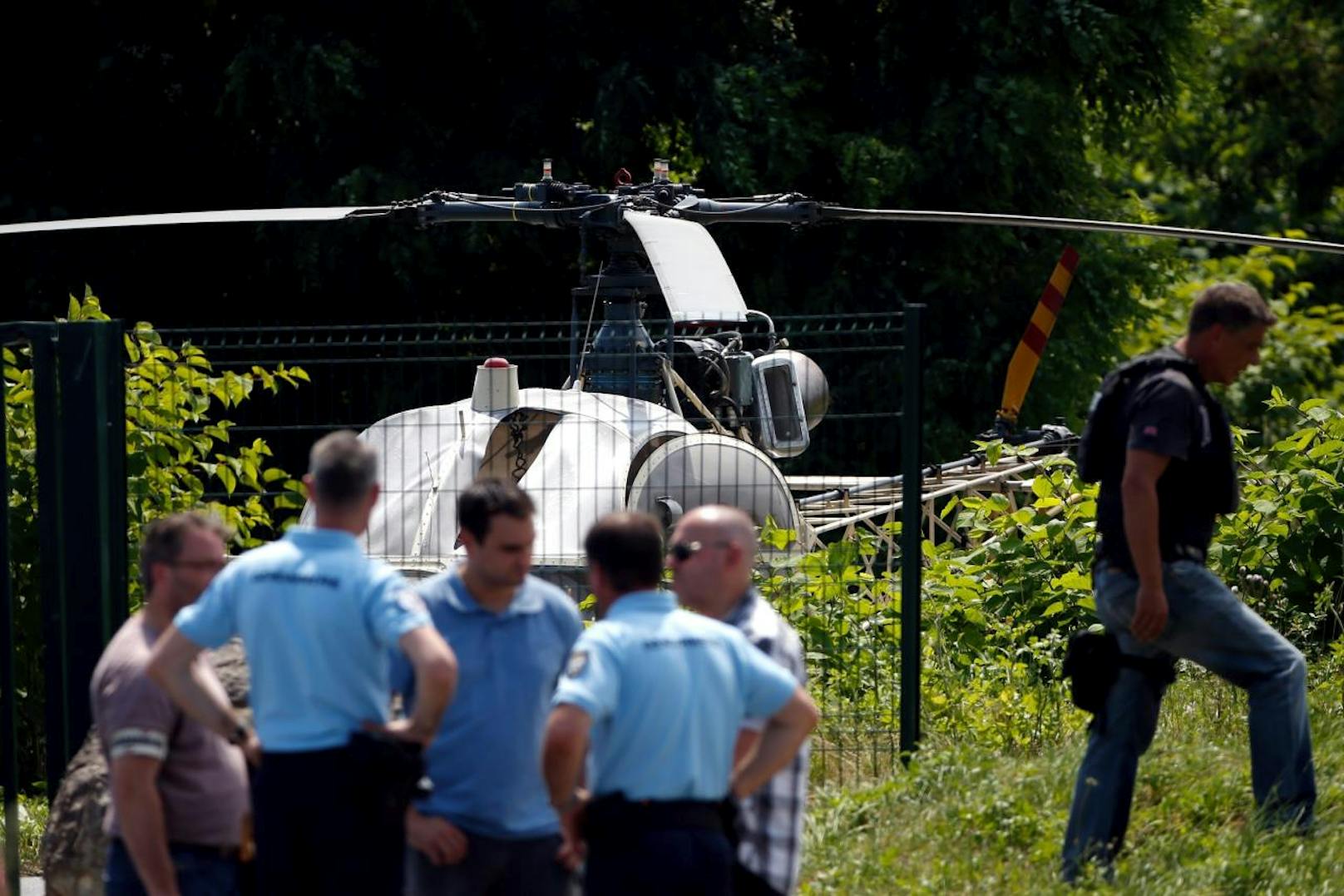 Den Helikopter fand die Polizei später in Gonesse, etwa 60 Kilometer von dem Gefängnis entfernt.