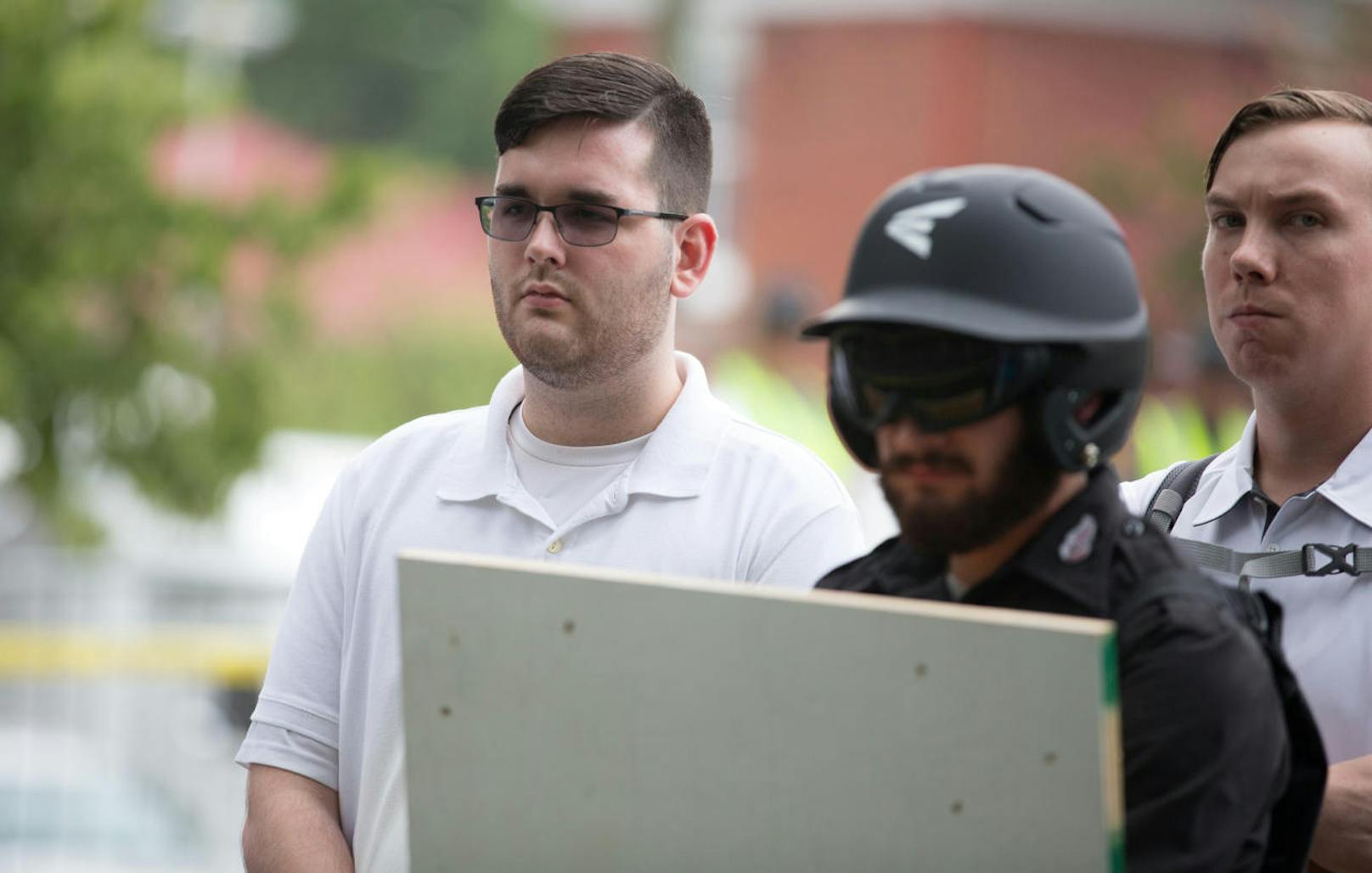 James Fields soll im August 2017 am Rande eines Aufmarschs von Rechtsextremisten in Charlottesville seinen Wagen absichtlich in eine Gruppe von Gegendemonstranten gesteuert haben.