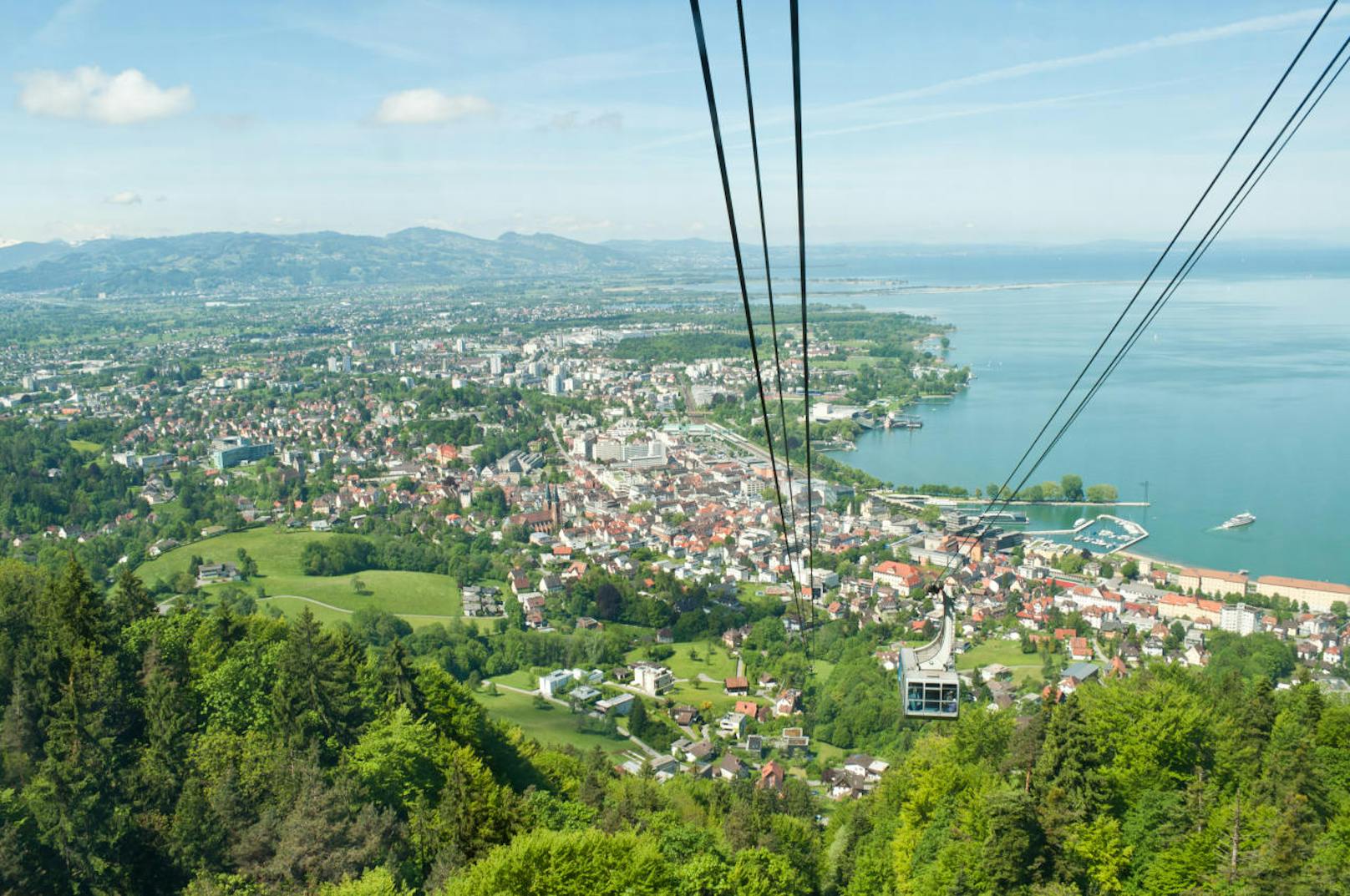 <b>1. Vorarlberg</b>
Laut kununu arbeiten die glücklichsten Mitarbeiter Österreichs in Vorarlberg. Das Bundesland setzt sich mit einem Happiness Score von 3,89 Punkten an die Spitze. 