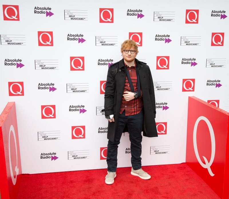 Mit ungewöhnlichem Asseccoire am Red Carpet. Ed Sheerans Gips zog die Aufmerksamkeit auf sich