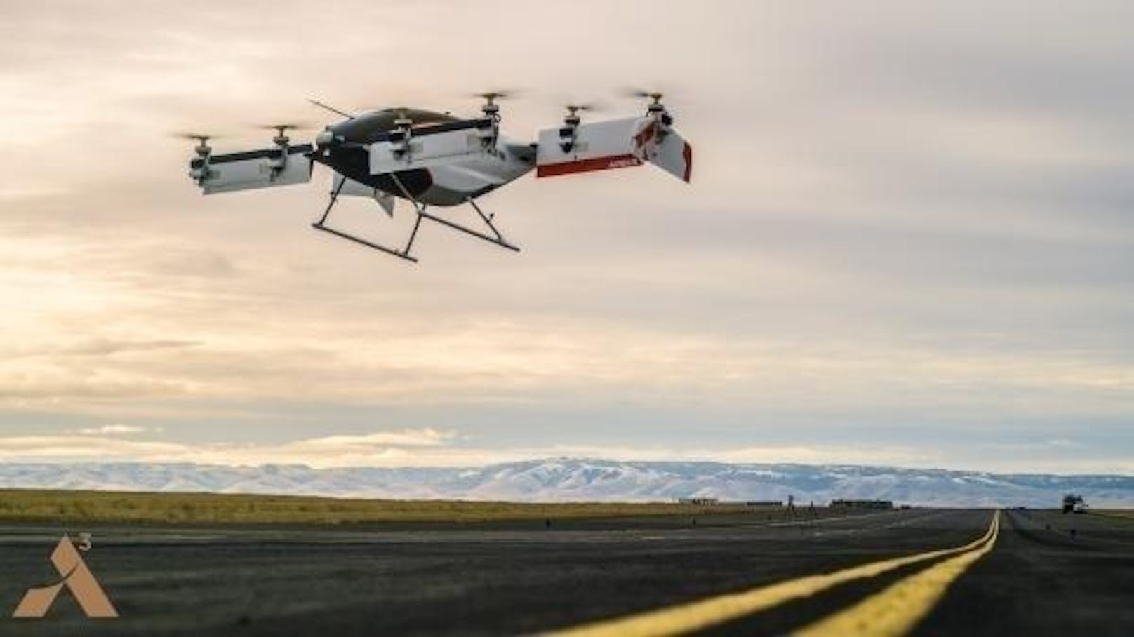 Das Drohnen-Taxi Vahana des Flugzeug-Herstellers Airbus hat seinen ersten autonomen Testflug erfolgreich absolviert, wie das Unternehmen mitteilt. Der Jungfern-Flug ohne Pilot erreichte dabei eine Höhe von fünf Metern und dauerte 53 Sekunden. Das Ziel ist es, ein ganzes Netzwerk von autonomen Passagier-Drohnen aufzubauen. Bis es jedoch so weit ist, müssen noch viele weitere Testflüge durchgeführt werden.