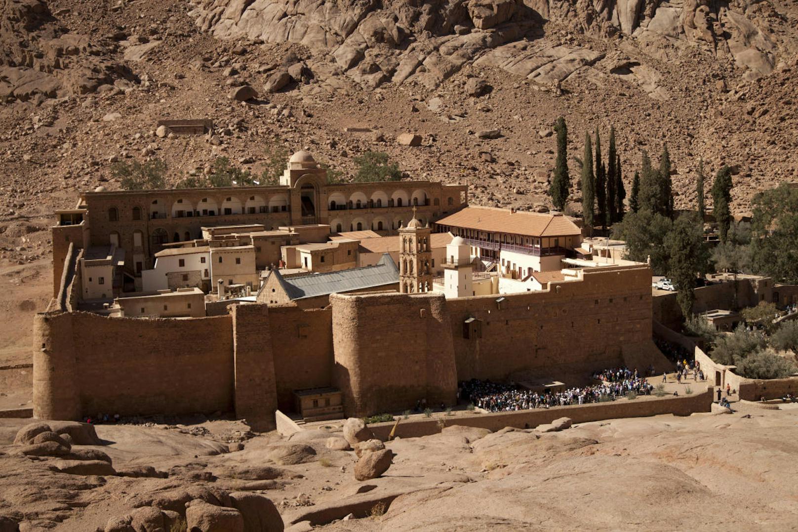 Auf der Sinai-Halbinsel in Ägypten auf dem Berg Sinai soll Moses einst die zehn Gebote empfangen haben. Diese Region ist für Christen, Juden und Muslime gleichermaßen bedeutsam.