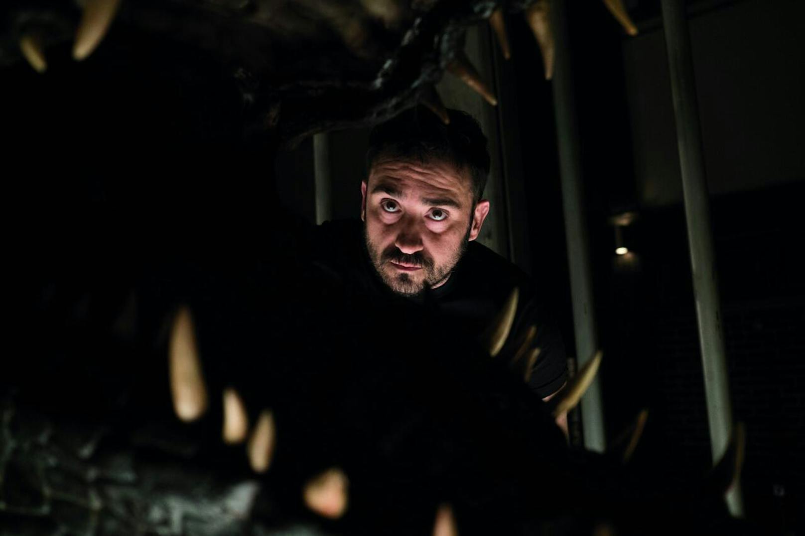 Regisseur J.A. Bayona am Set von "Jurassic World: Das gefallene Königreich"