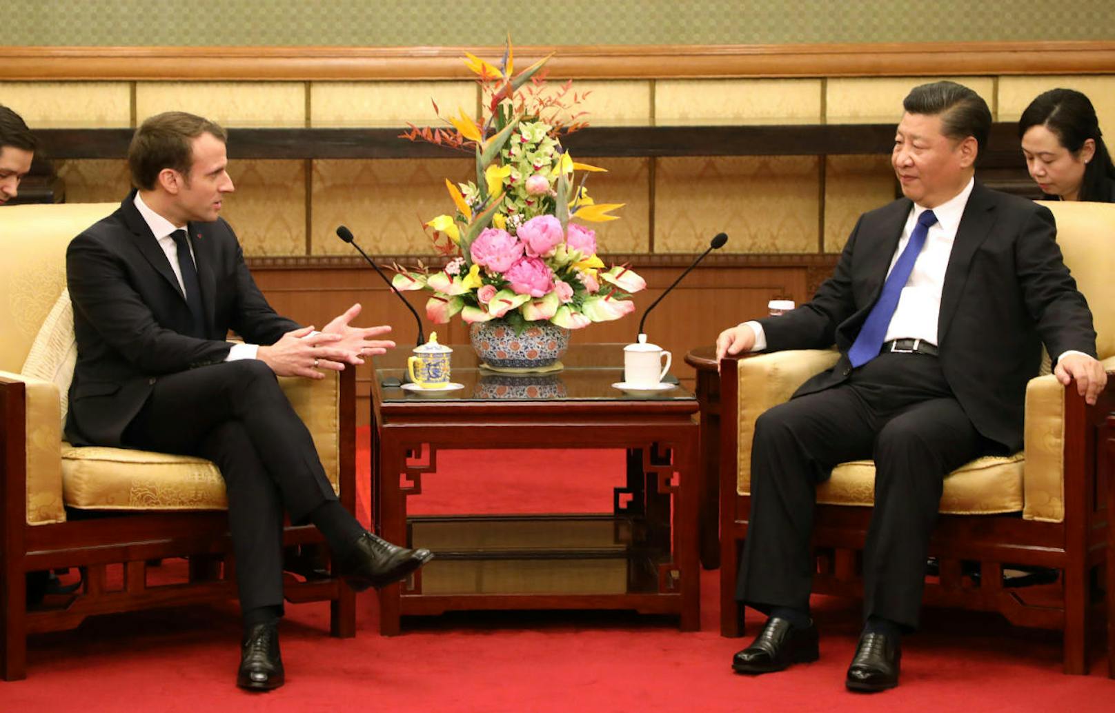 Frankreichs Präsident Emmanuel Macron trifft Chinas Präsident Xi Jinping in Peking.