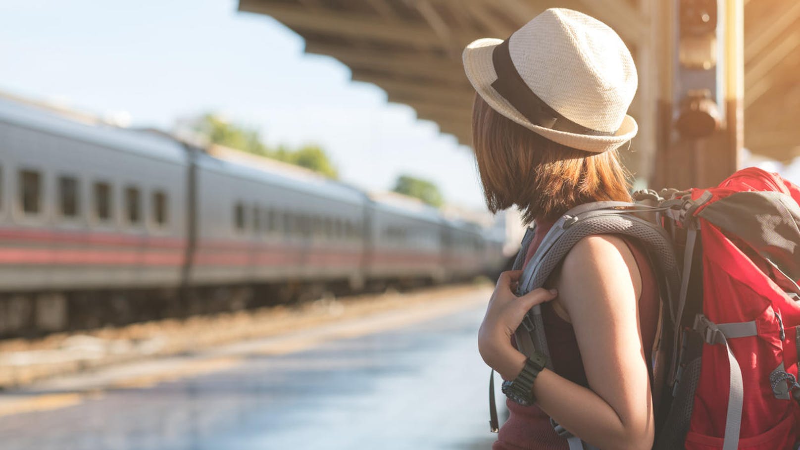 ...Schenken Sie einen Gutschein für den Zug und inspirieren Sie die Person dazu, mit der umweltfreundlicheren Bahn (und in der Nähe) zu reisen! Zum Beispiel mit einem Gutschein für das Zugticket!