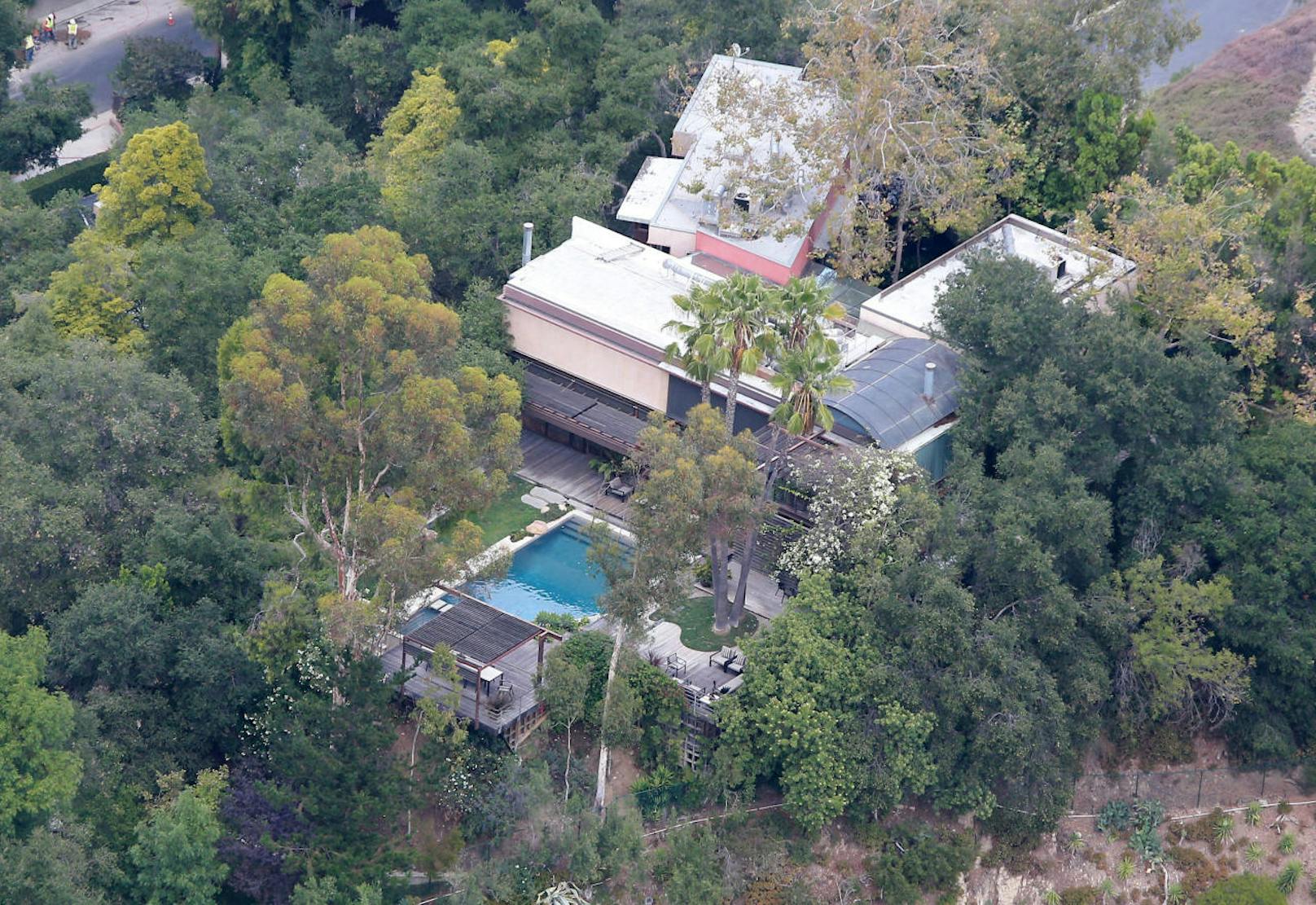 Demi Moore's Haus in LA , in diesem Pool ist der Junge ertrunken