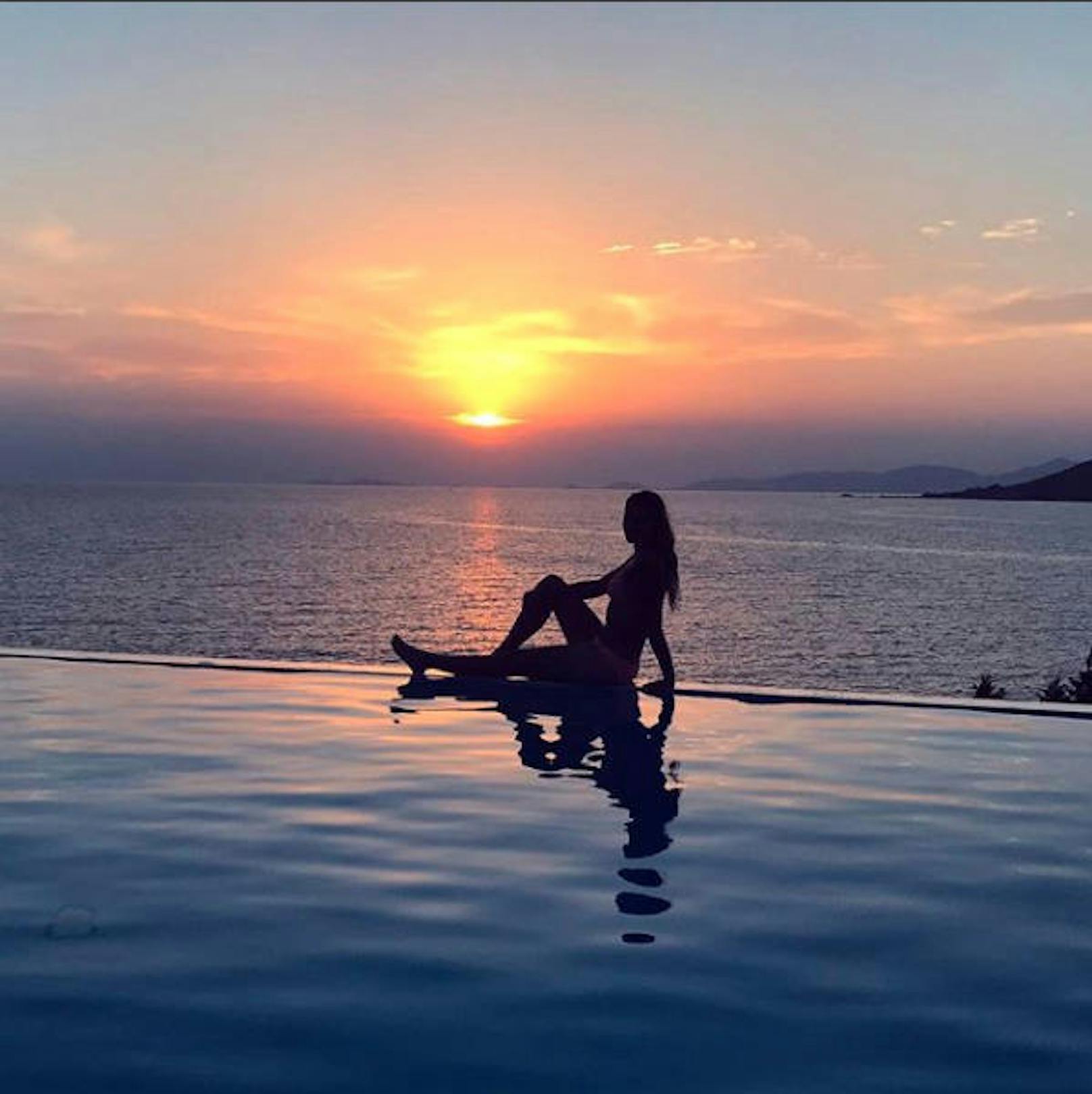Herz-Ass! Dominic Thiems Freundin Kristina Mladenovic - die besten Bilder.