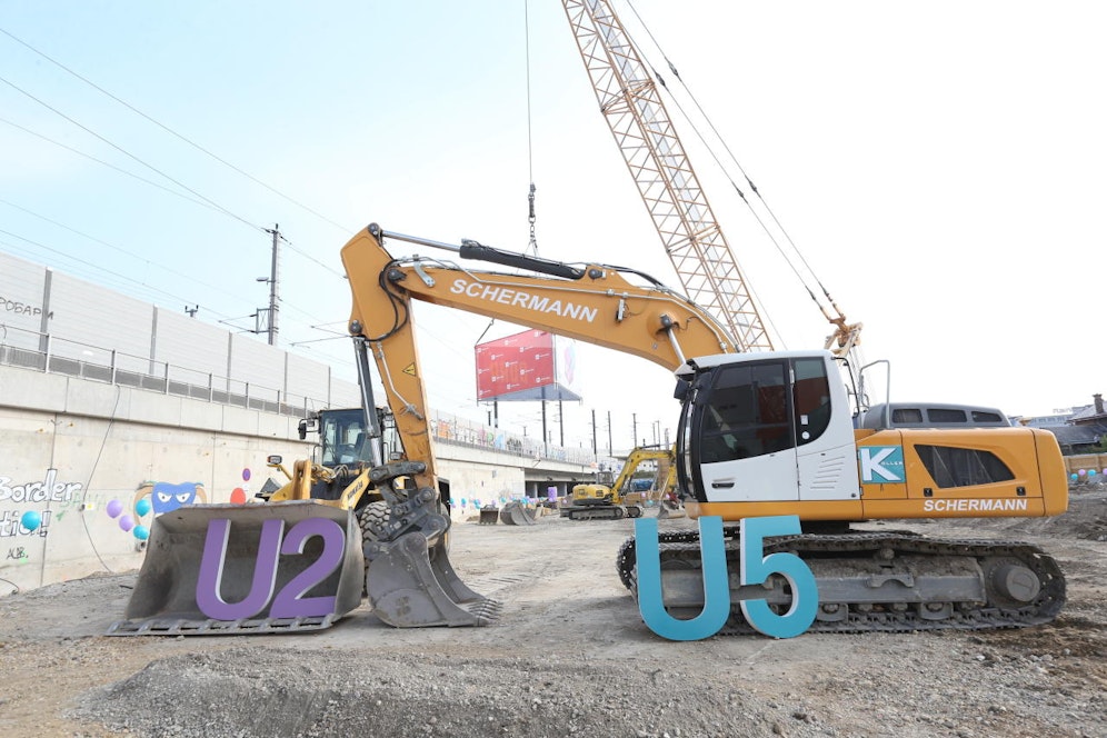 In der Nacht von Montag auf Dienstag wird die Baustelle beim Rathaus eingerichtet.