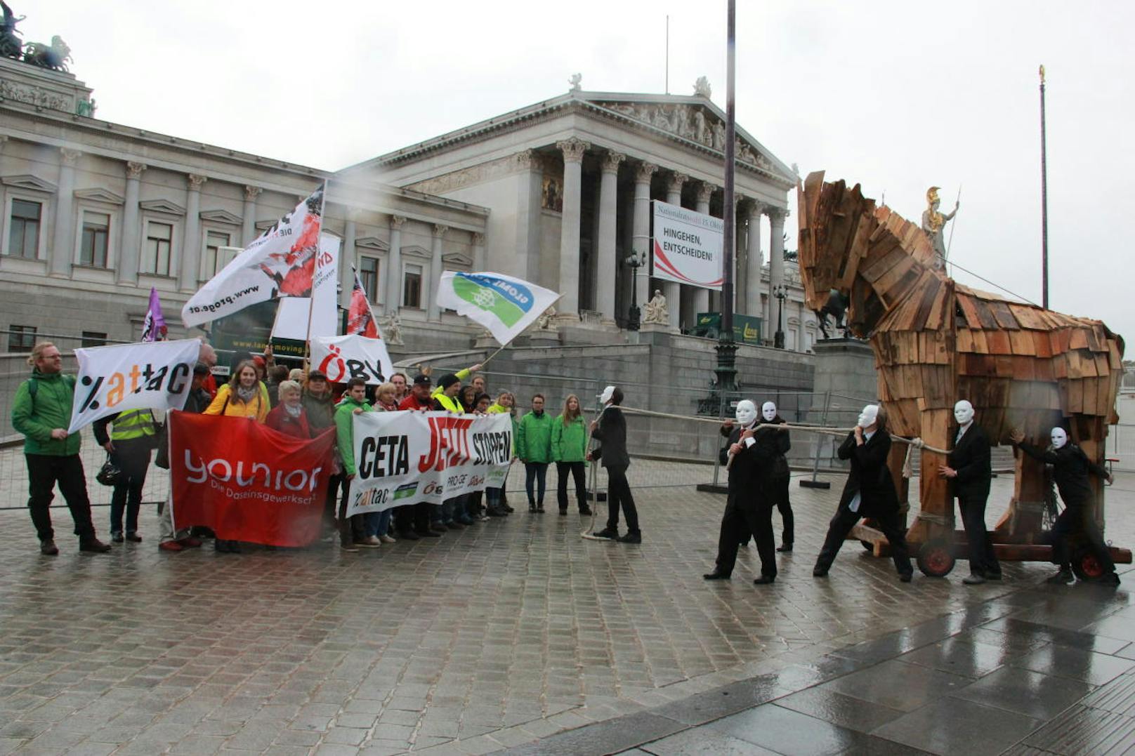 Auch vor dem Parlament in Wien wurde protestiert.