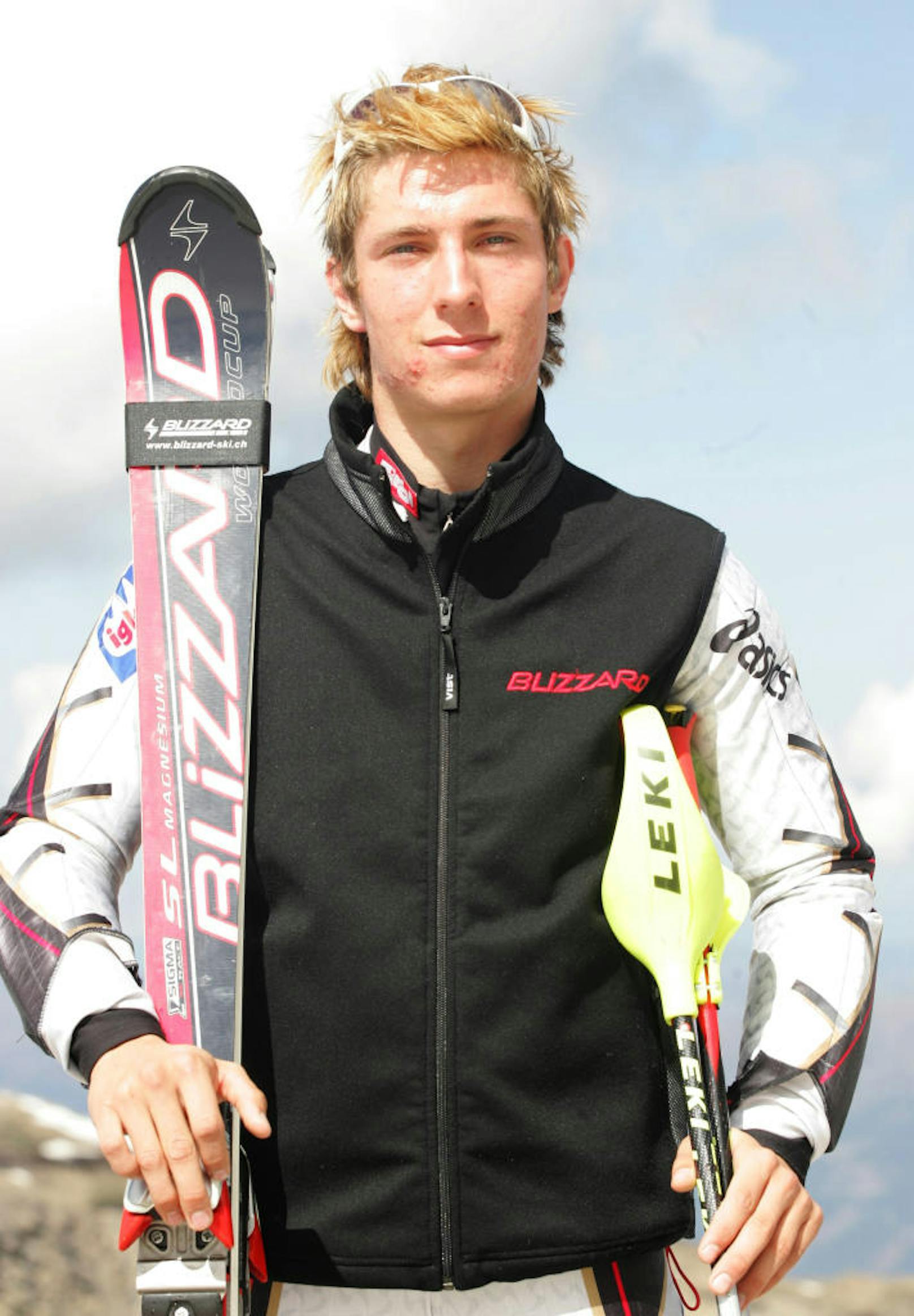 Heute ist Marcel Hirscher das Aushängeschild der Skimarke Atomic. Doch das war nicht immer so. Seine ersten Erfolge im Juniorenbereich fuhr der Salzburger noch auf Blizzard ein. 