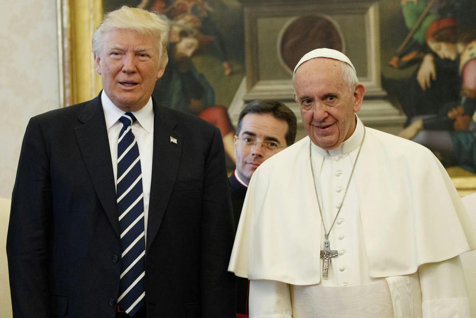 Donald Trump mit Papst Franziskus im Mai 2017.
