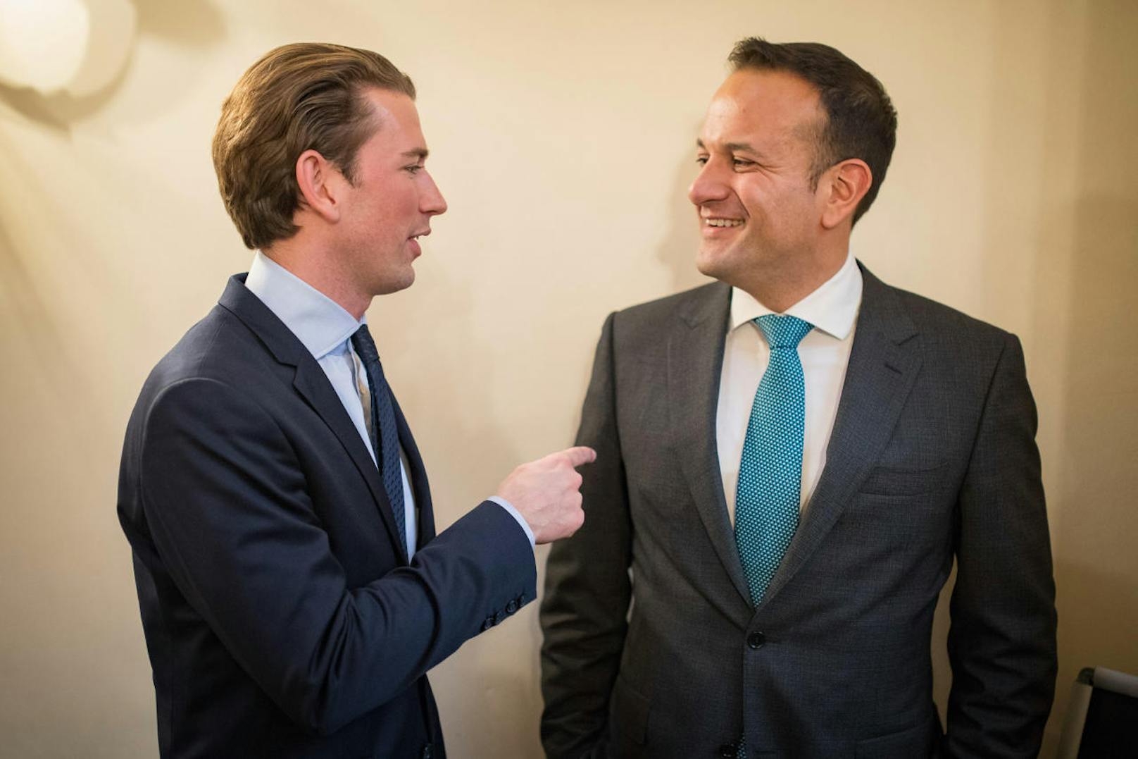 <b>November 2018: Parlamentswahlen in Irland</b>
Für Leo Varadkar, Ministerpräsident von Irland (hier mit Bundeskanzler Sebastian Kurz) ist Ende des Jahres 2018 ebenfalls Wahlkampf angesagt.
