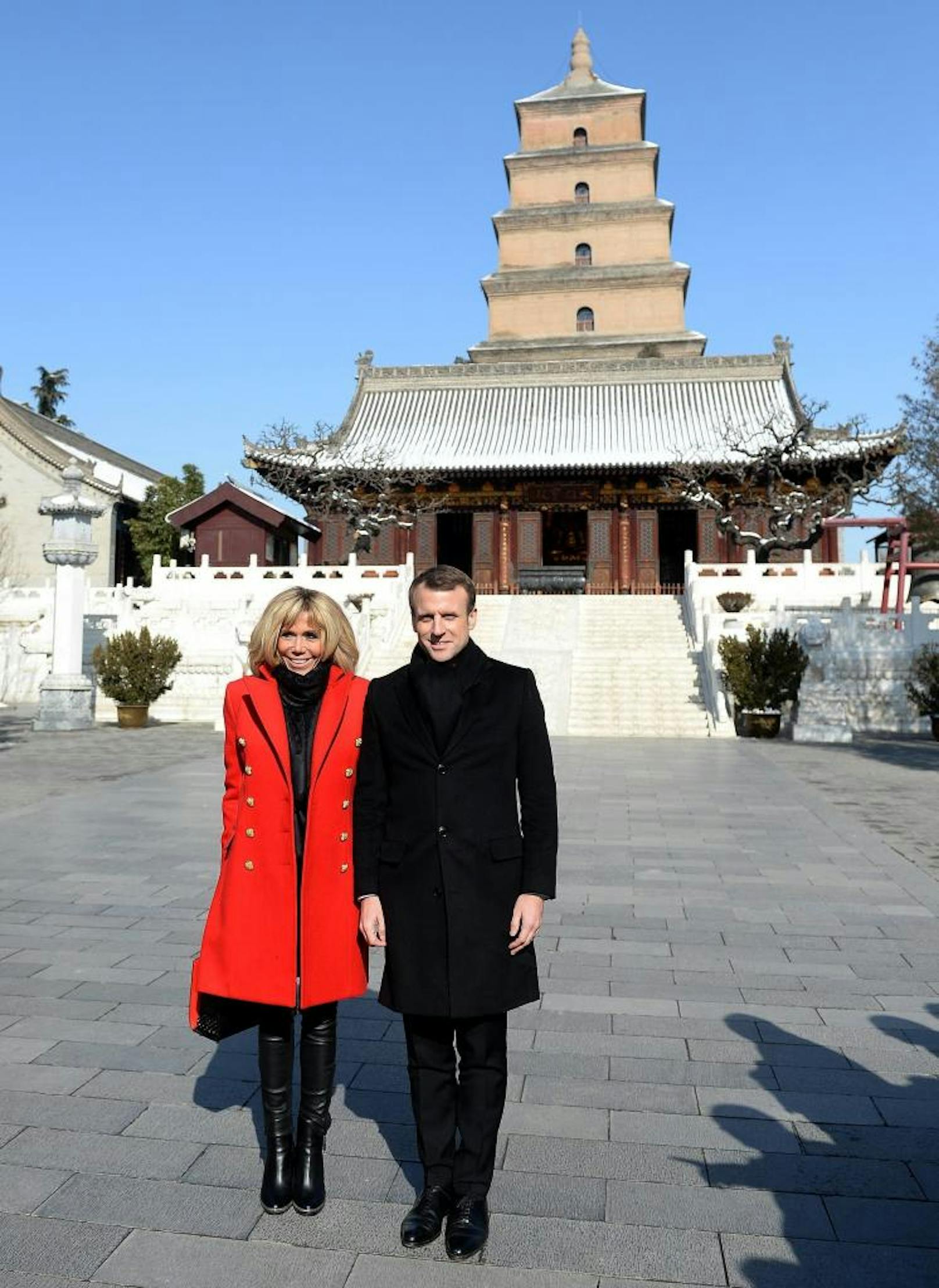 Emmanuel Macron und seine Ehefrau Brigitte Macron sind am Montag in China gelandet.