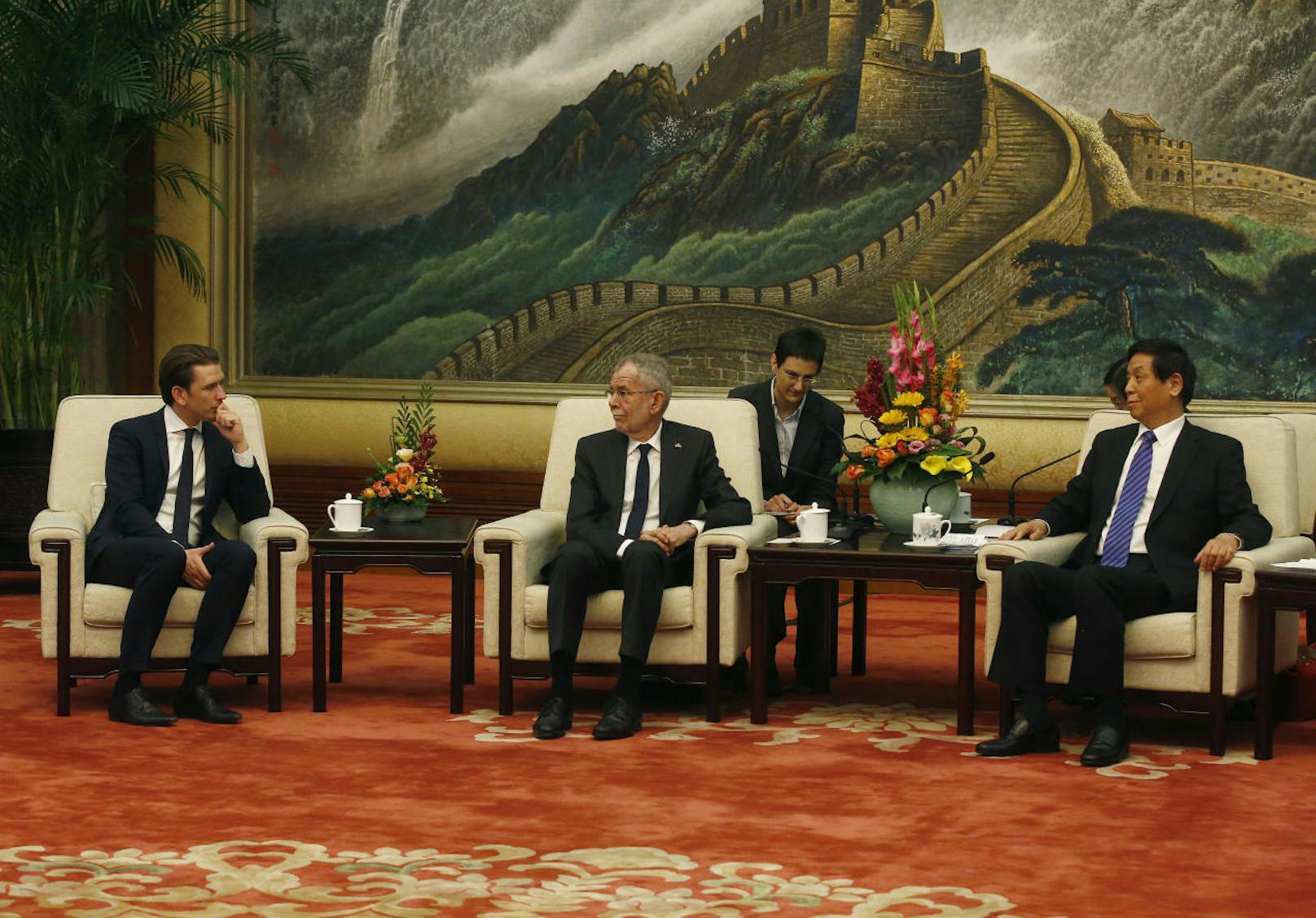 Bundeskanzler Sebastian Kurz, Bundespräsident Alexander Van der Bellen und der Vorsitzende des Volkskongresses Li Zhanshu.