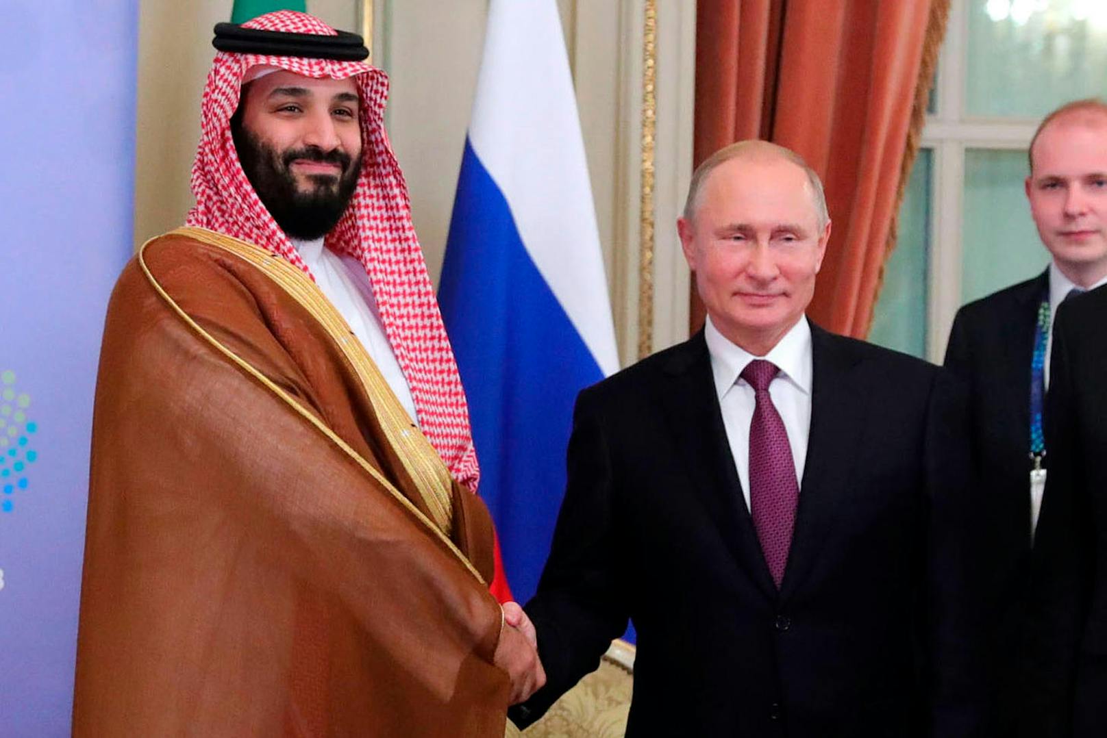Der wegen des gewaltsamen Tods des Journalisten Jamal Khashoggi in der Kritik stehende saudische Thronfolger Bin Salman wurde am Gipfel mehrheitlich freundlich in Empfang genommen. <a href="https://www.heute.at/welt/news/story/Salman-und-Putin--Trotz-Mordkomplott-Mordsspa--58237465" target="_blank">Auch der russische Präsident Wladimir Putin hatte mit ihm trotz der Anschuldigungen einen Mordsspaß.</a>