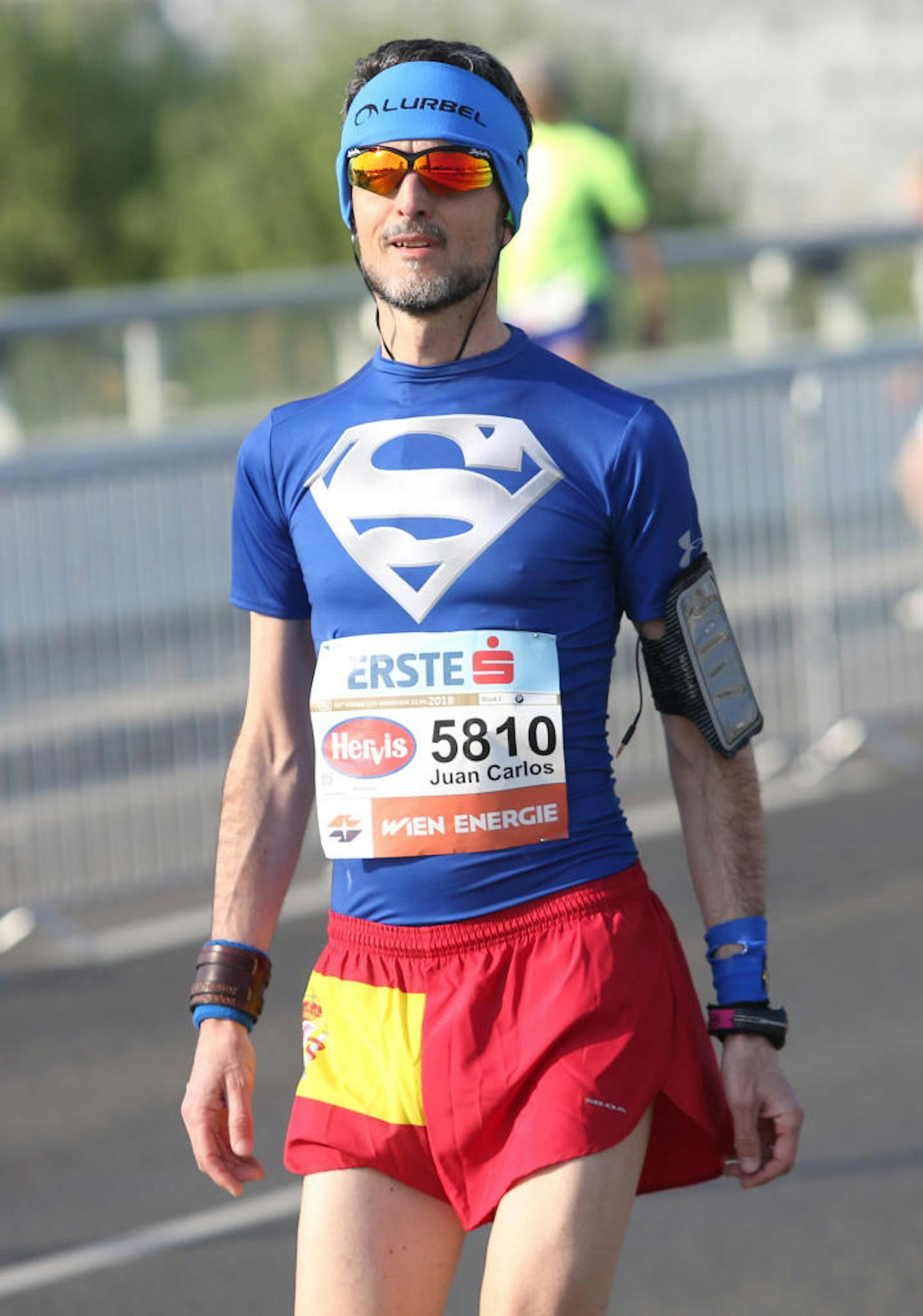 Superman darf beim 35. Vienna City Marathon nicht fehlen.