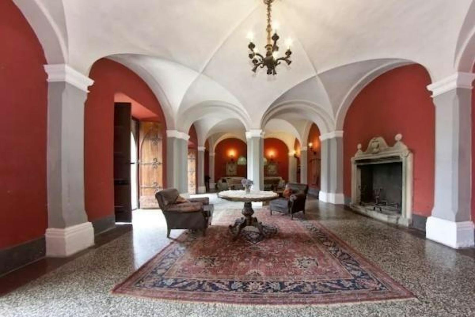Im Castello Borgia übernachten Sie für 1.000 Euro pro Nacht.