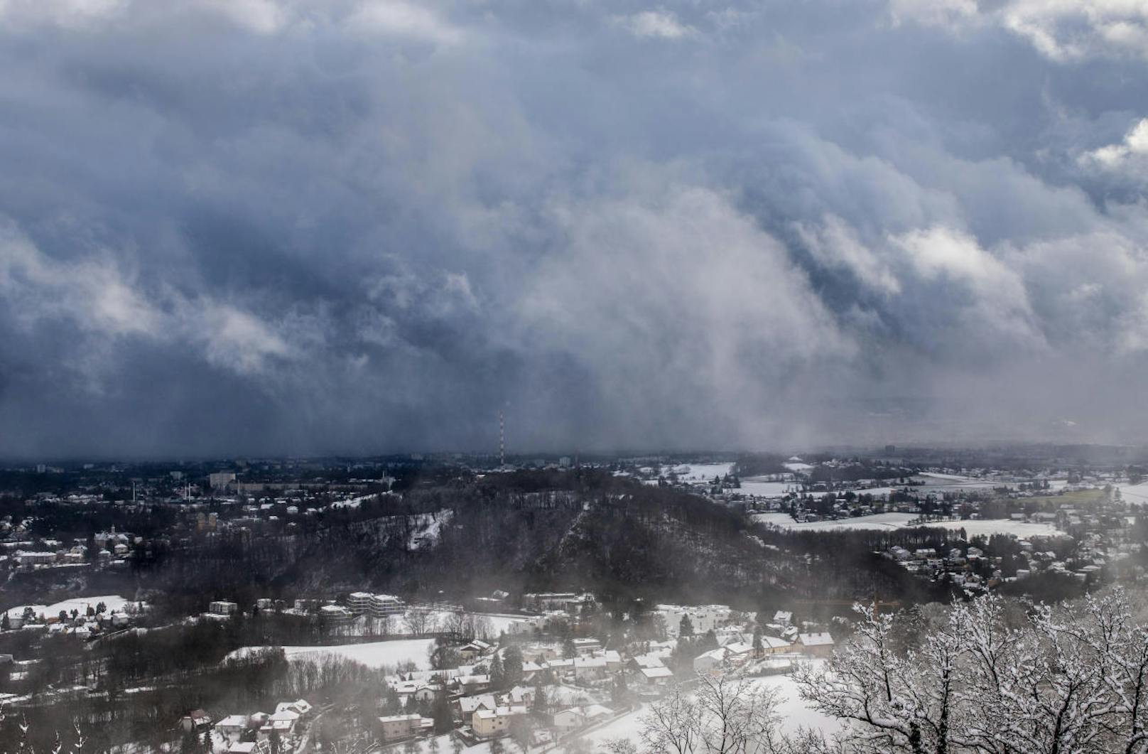 Schneesturm erreicht jetzt Österreich: Die ersten Ausläufer von Sturmtief "Friederike"
