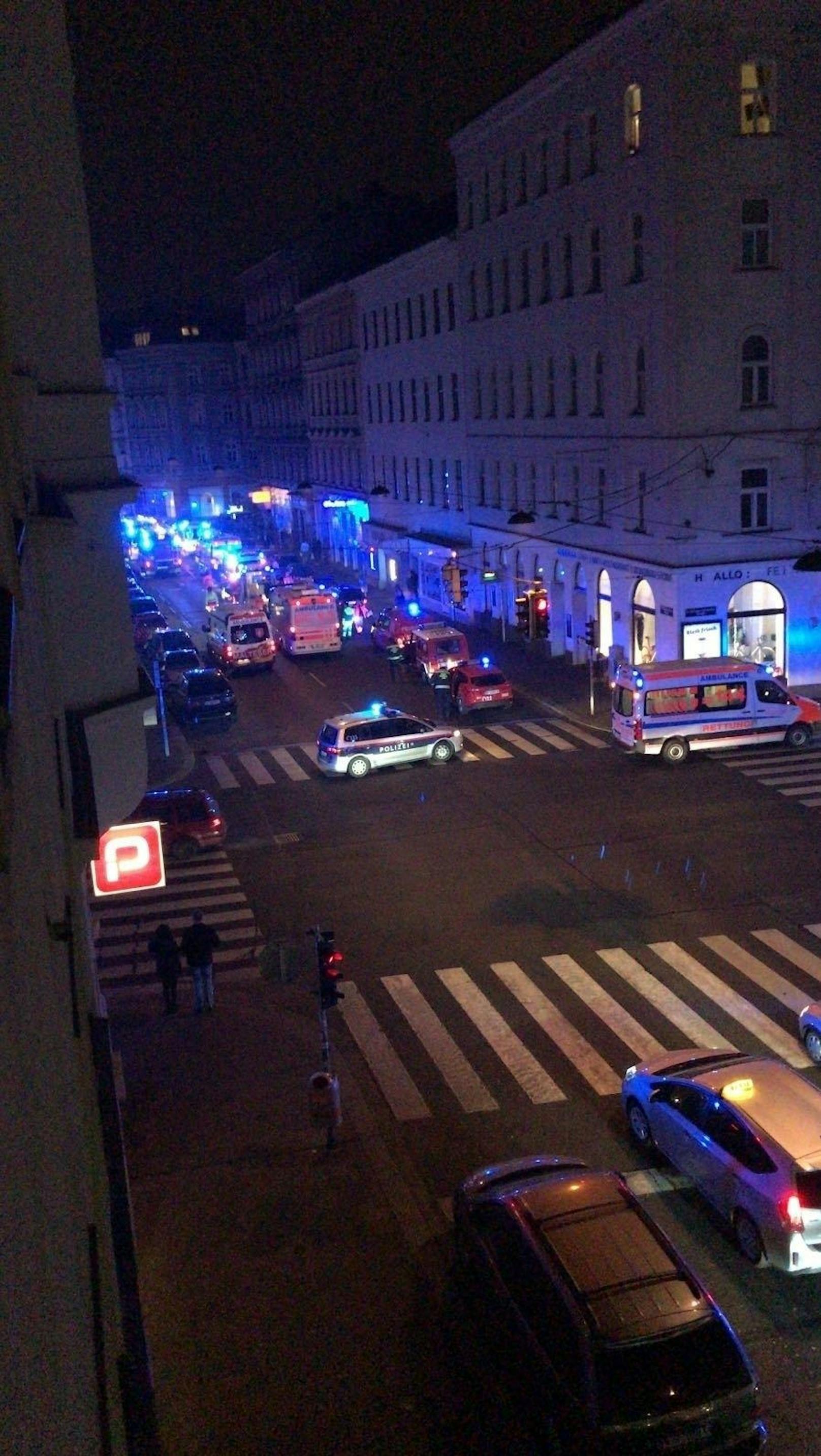 Ein Kellerbrand in Wien-Margareten sorgte in der Nacht auf Samstag für einen Großeinsatz der Feuerwehr. Zwei Menschen starben.