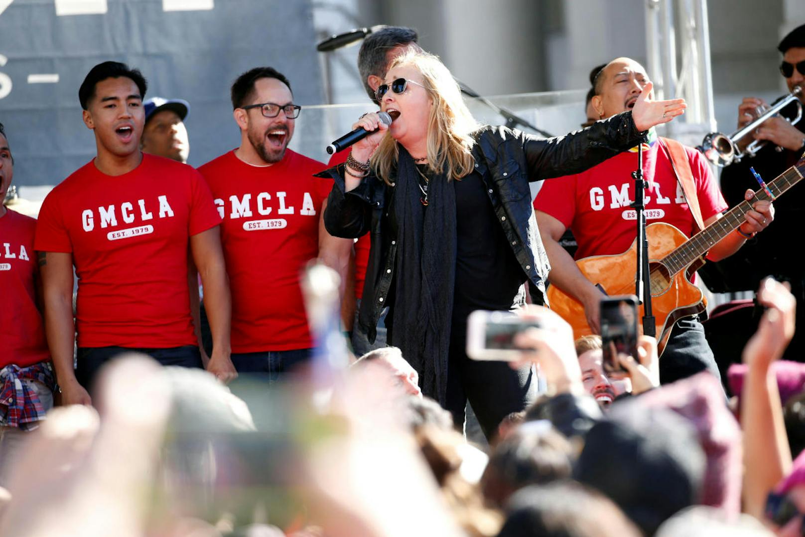 Melissa Etheridge trat mit dem The Gay Men's Chorus in Los Angeles beim Women's March auf