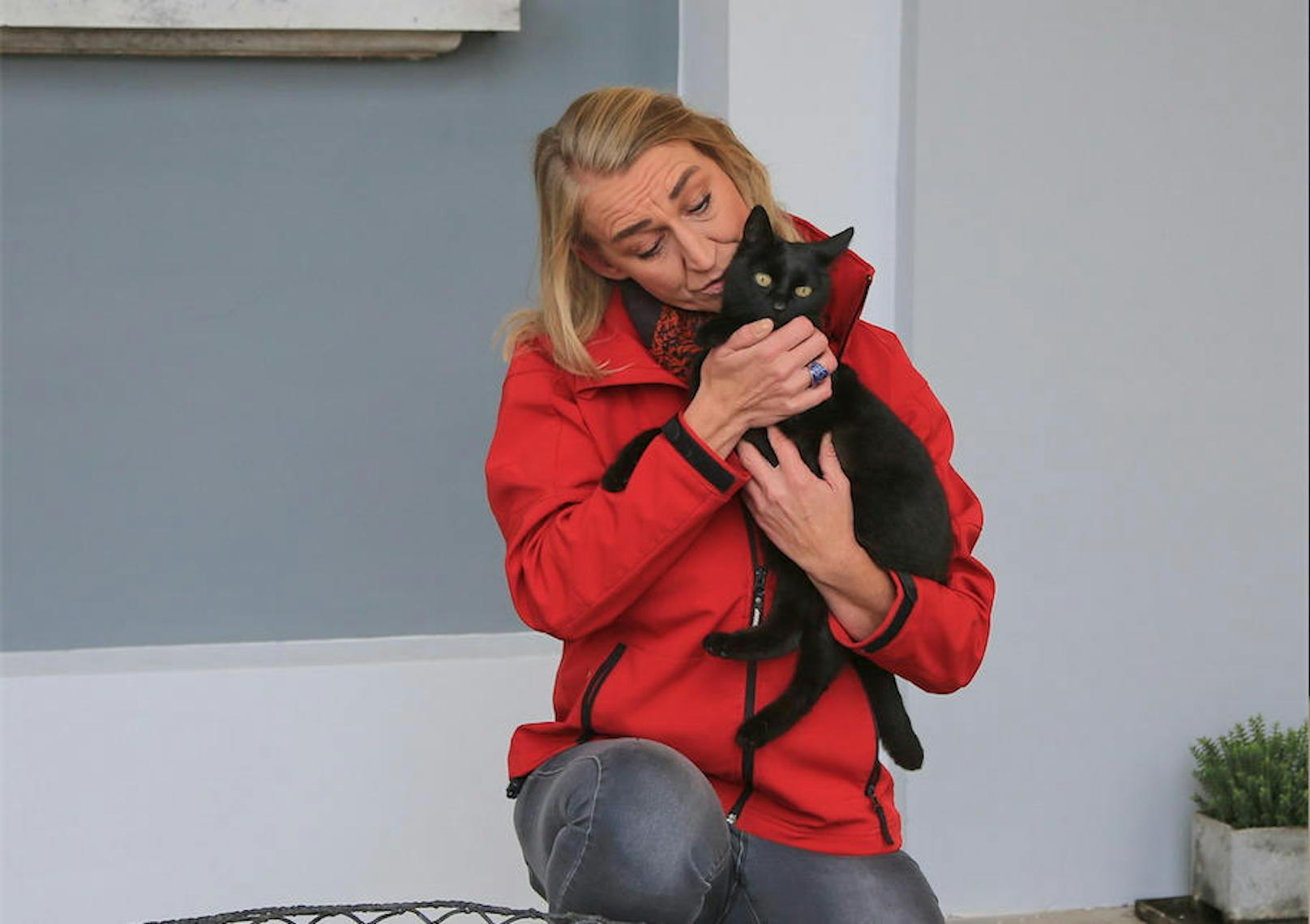 Doris Nicole Eder vom Verein "Tierengel Austria" setzt sich für den Verbleib von "Blacky" ein.