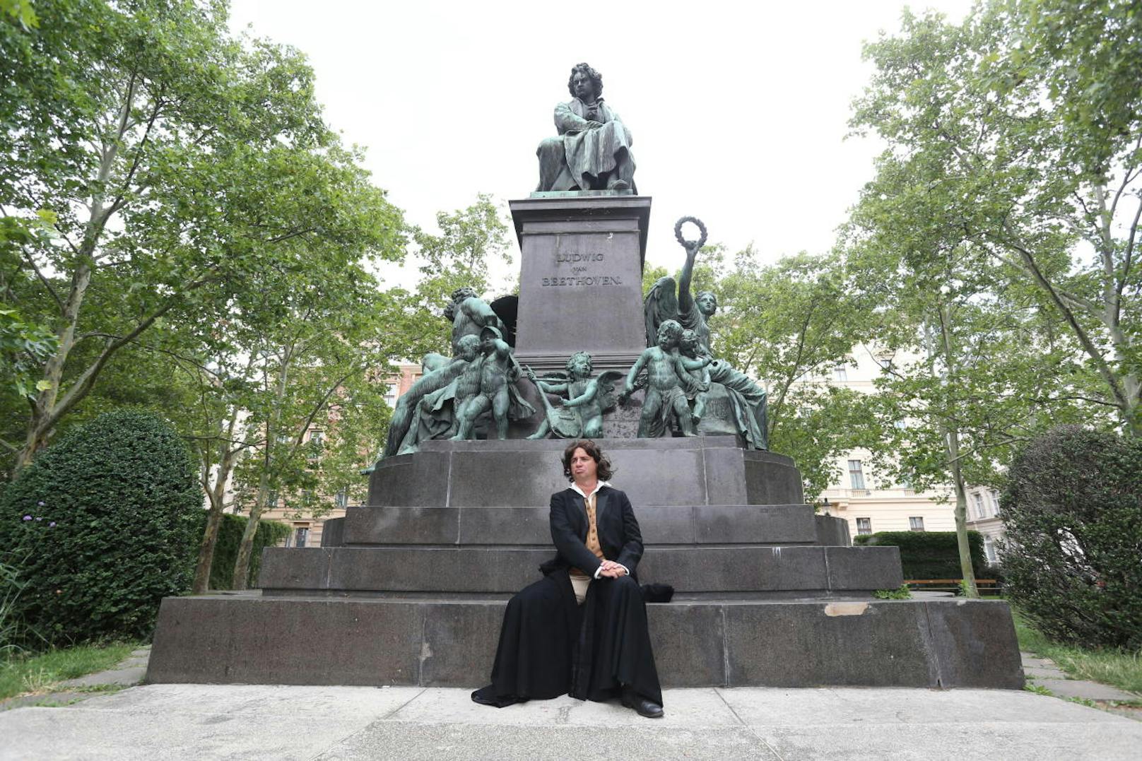 Was denkt die Statue von Ludwig van Beethoven über Tauben, Selfie-machende Touristen und der modernen Welt? Bei der Stadtttour "Speaking Statues" werden die Denkmäler "lebendig" und erzählen über sich und ihre Zeit.