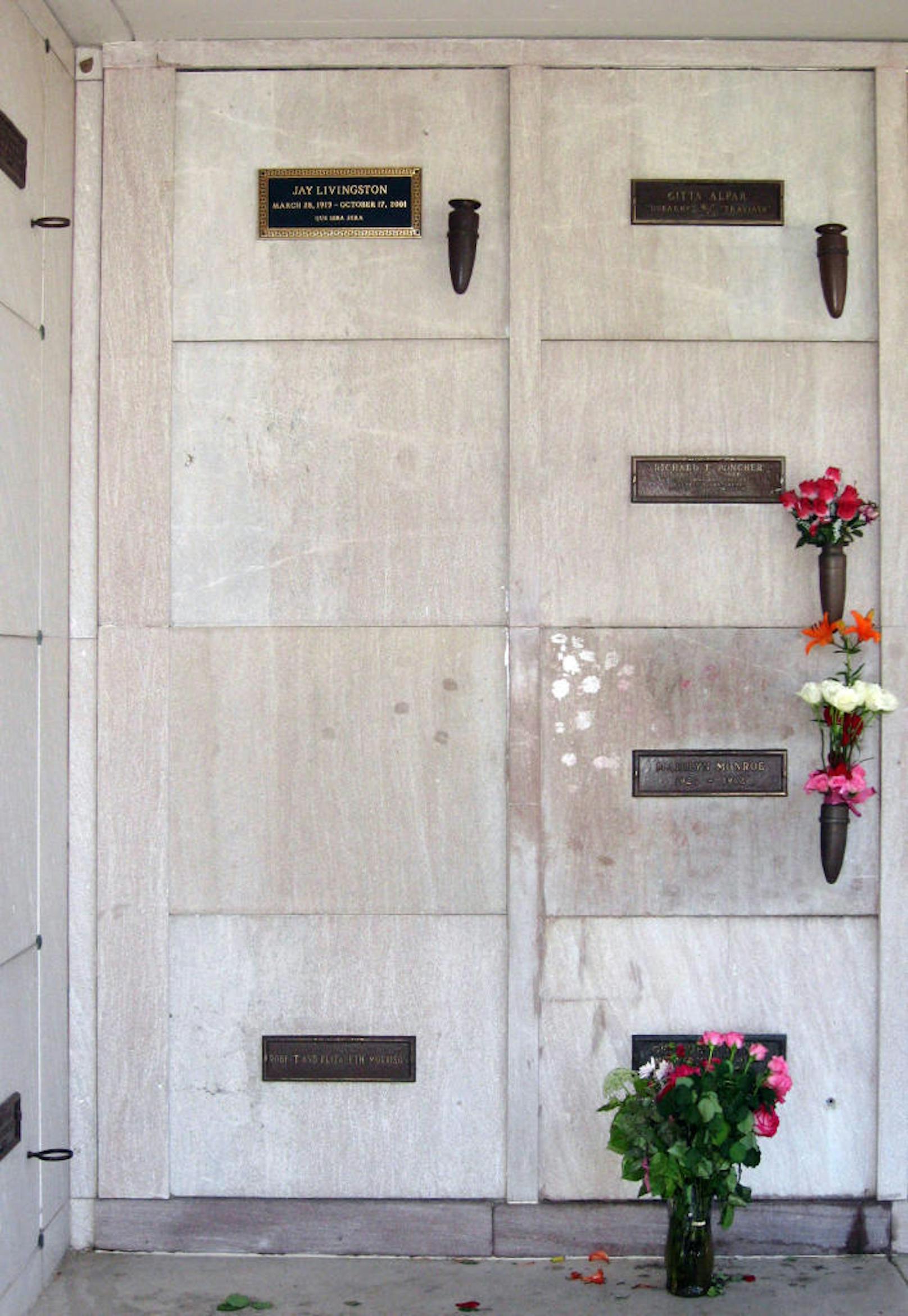 Marilyn Monroe's Grab, links daneben wird Hugh Hefner seine letzte Ruhe finden, auch Paris Hilton hat angeblich eine Gruft in Marilyns Nachbarschaft gekauft