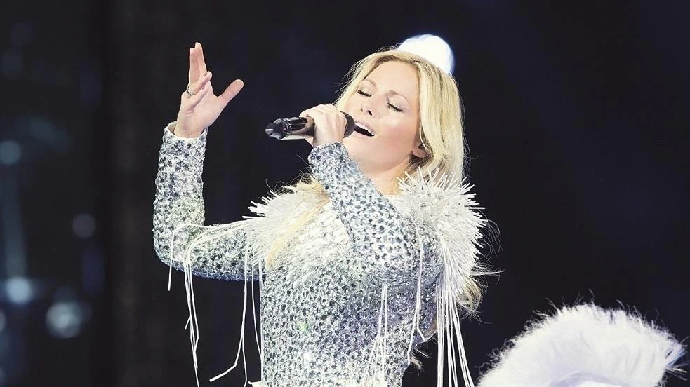 Sie wollen Helene Fischer live hören und sehen am 11. Juli? Dann spielen Sie mit und gewinnen Sie 2 Karten!