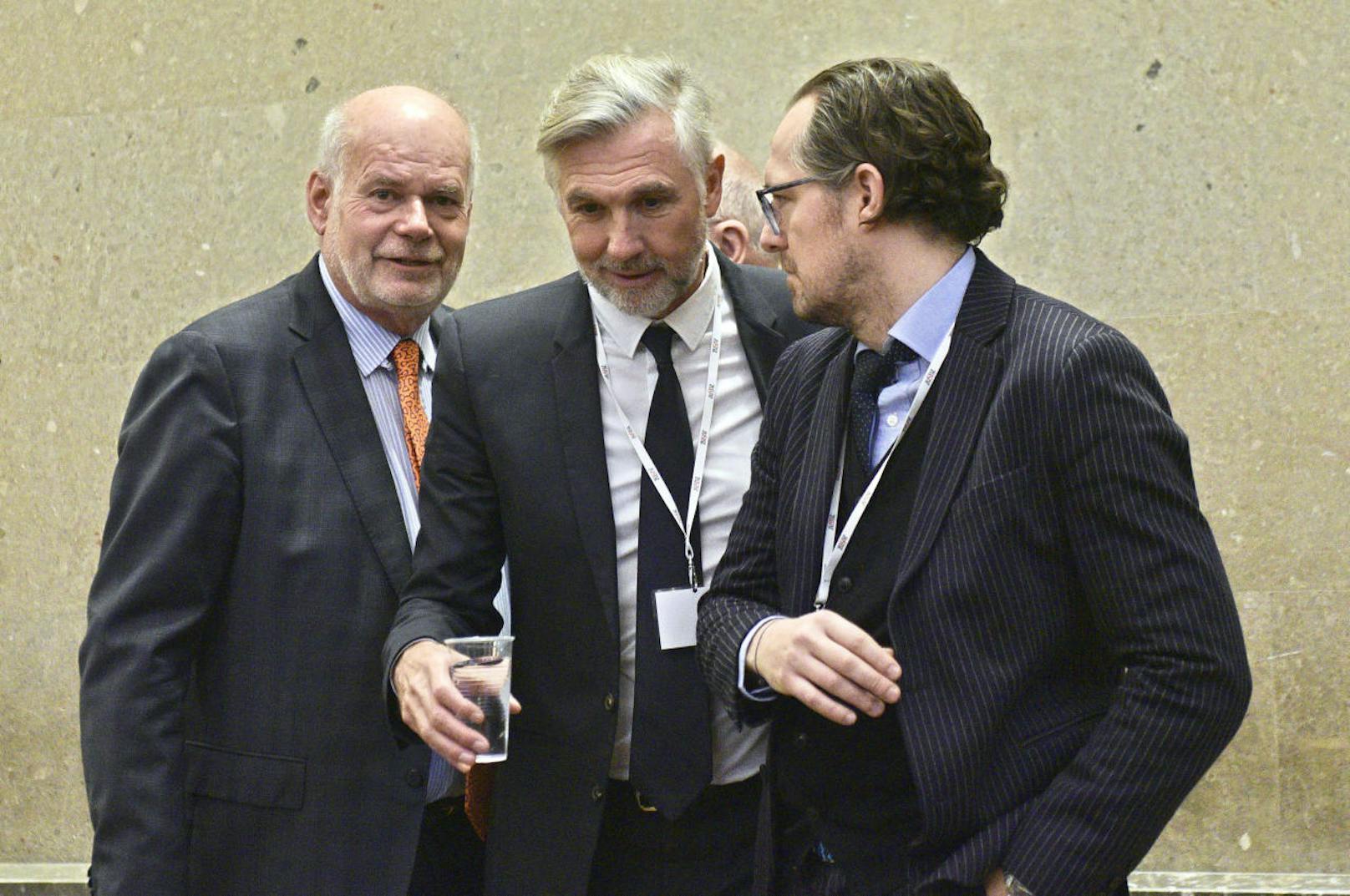 Anwalt Manfred Ainedter, Angeklagter Walter Meischberger und Anwalt Norbert Wess vor Beginn des Strafprozesses.
