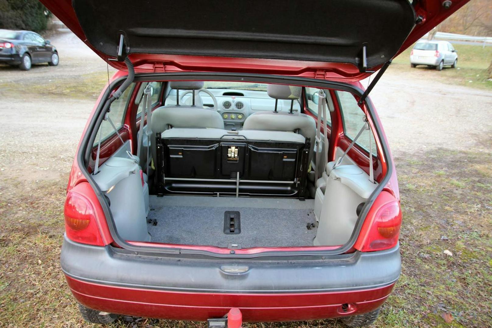 Die Rückbank ließ sich vorklappen um mehr Platz im Kofferraum zu schaffen.