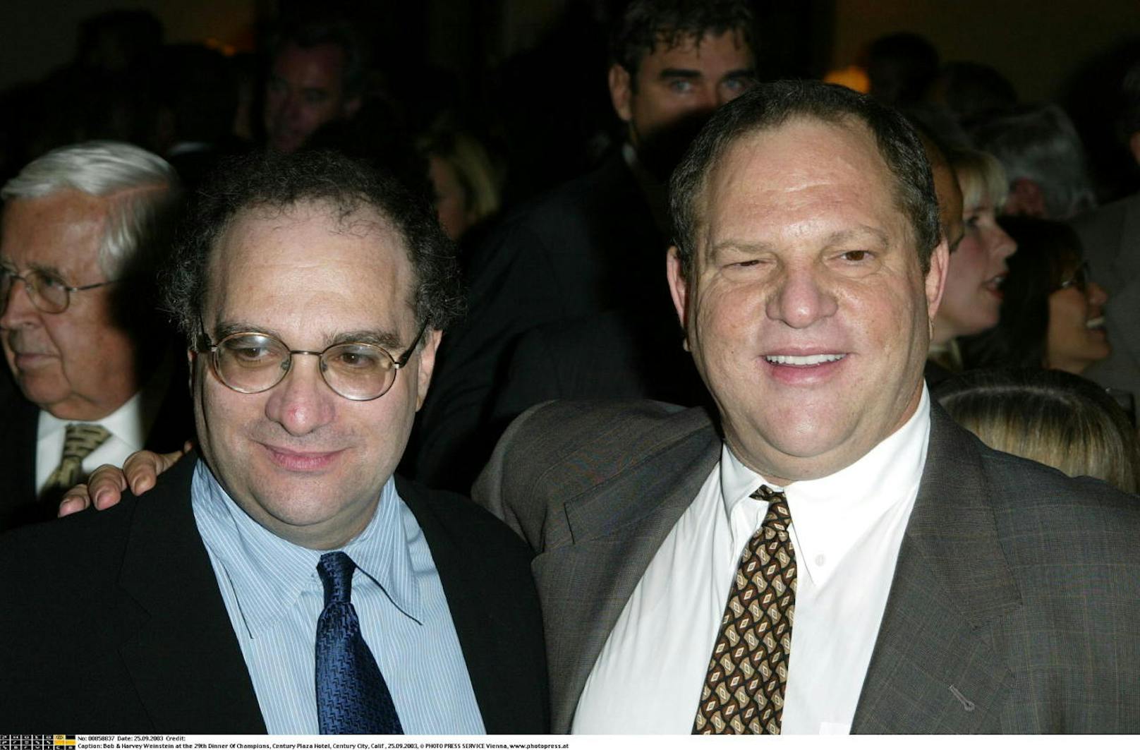 Bob und Harvey Weinstein beim 29. Dinner Of Champions im Century Plaza Hotel am 25. September 2003