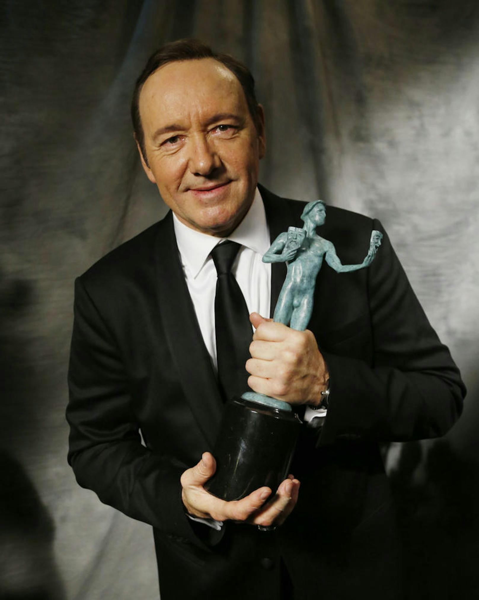 Kevin Spacey wird als bester Darsteller einer Dramaserie ausgezeichnet.