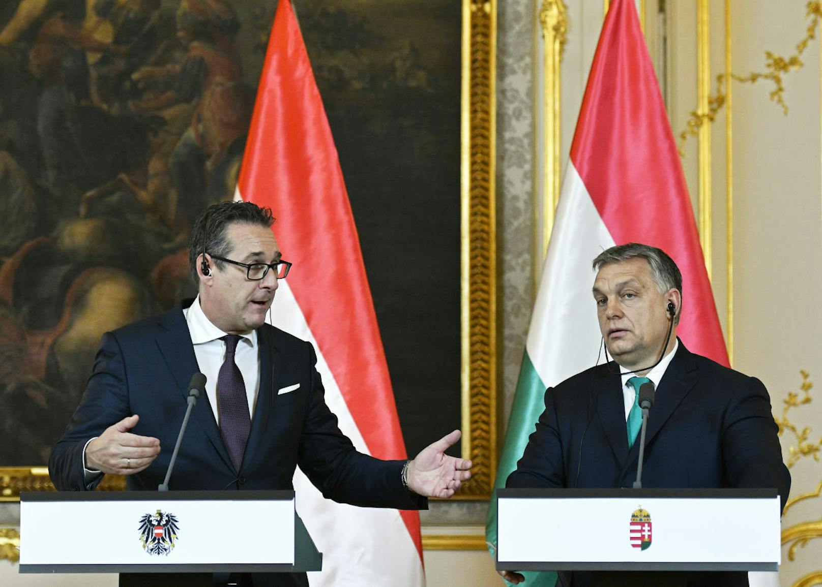 Bei der gemeinsamen Presseeerklärung nach Heinz-Christian Straches Gespräch mit dem ungarischen Premierminister Viktor Orbán am Dienstag war keine Flagge der EU zu sehen.