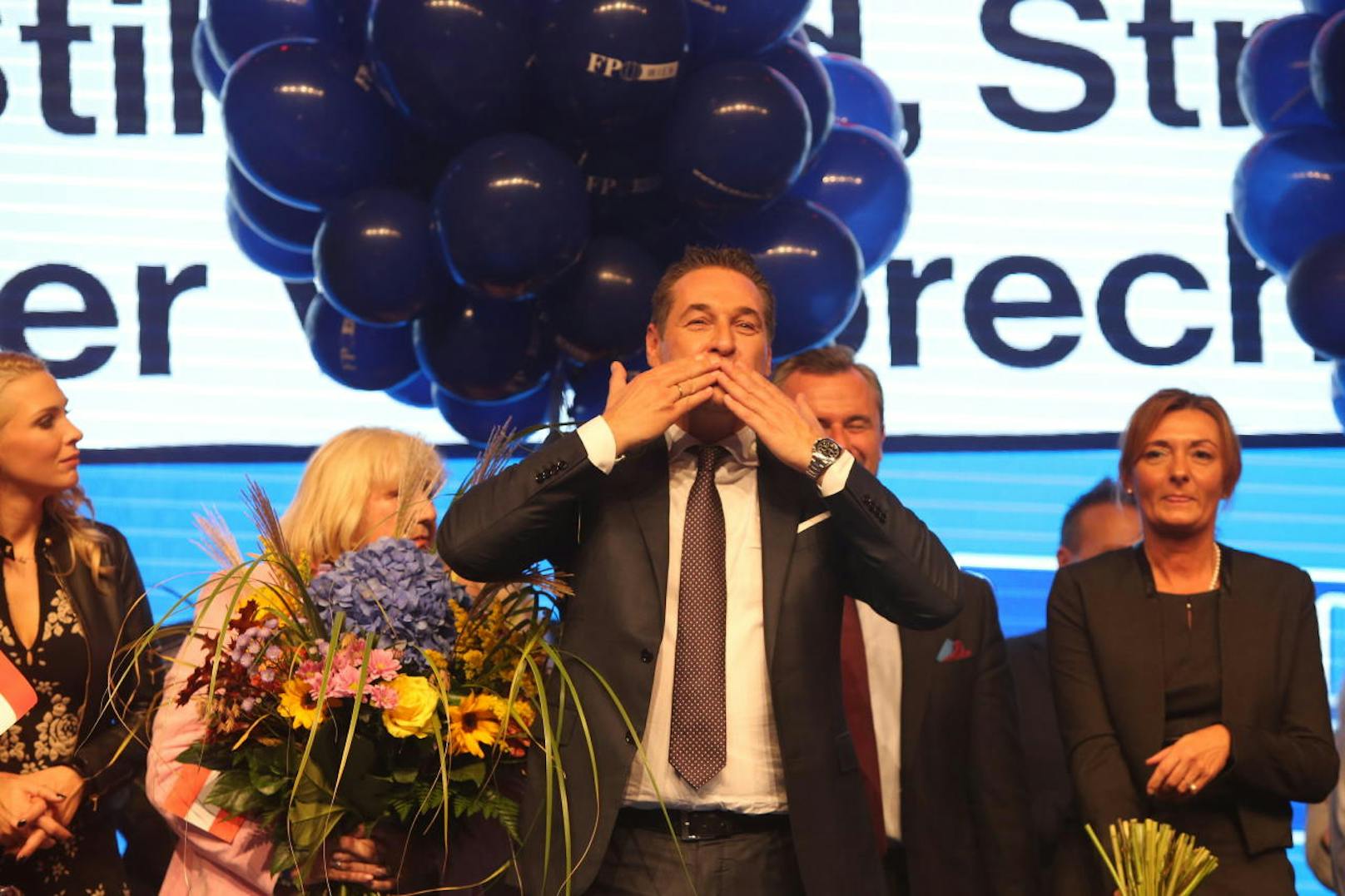 Heinz-Christian Strache führte die FPÖ zu ihrem bisher besten Ergebnis in einer Nationalratswahl und ließ sich dementsprechend feiern.