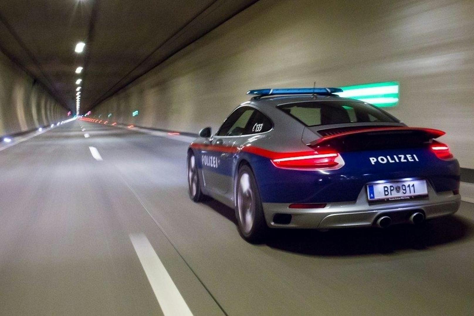 Die Polizei in OÖ fahrt jetzt einen Porsche (LPD OÖ)