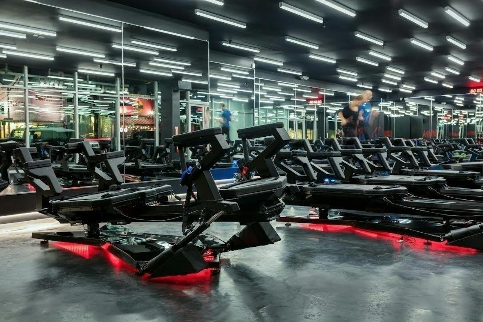 Und die Lagree-Maschinen stehen in über 300 Fitness-Studios in den USA, aber auch in Europa. Bis nach Deutschland und die Schweiz haben die Geräte es schon geschafft. Österreich muss leider noch warten.