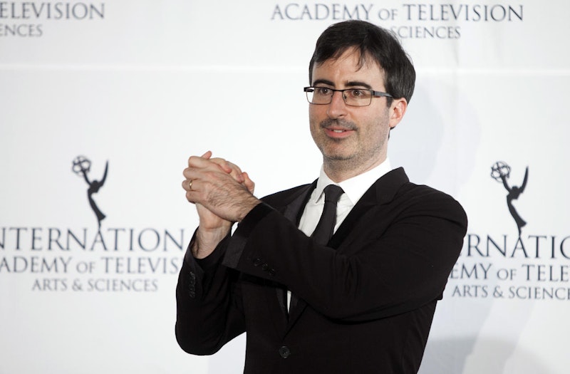 John Oliver bei den International Emmy Awards in New York am 25. November 2013