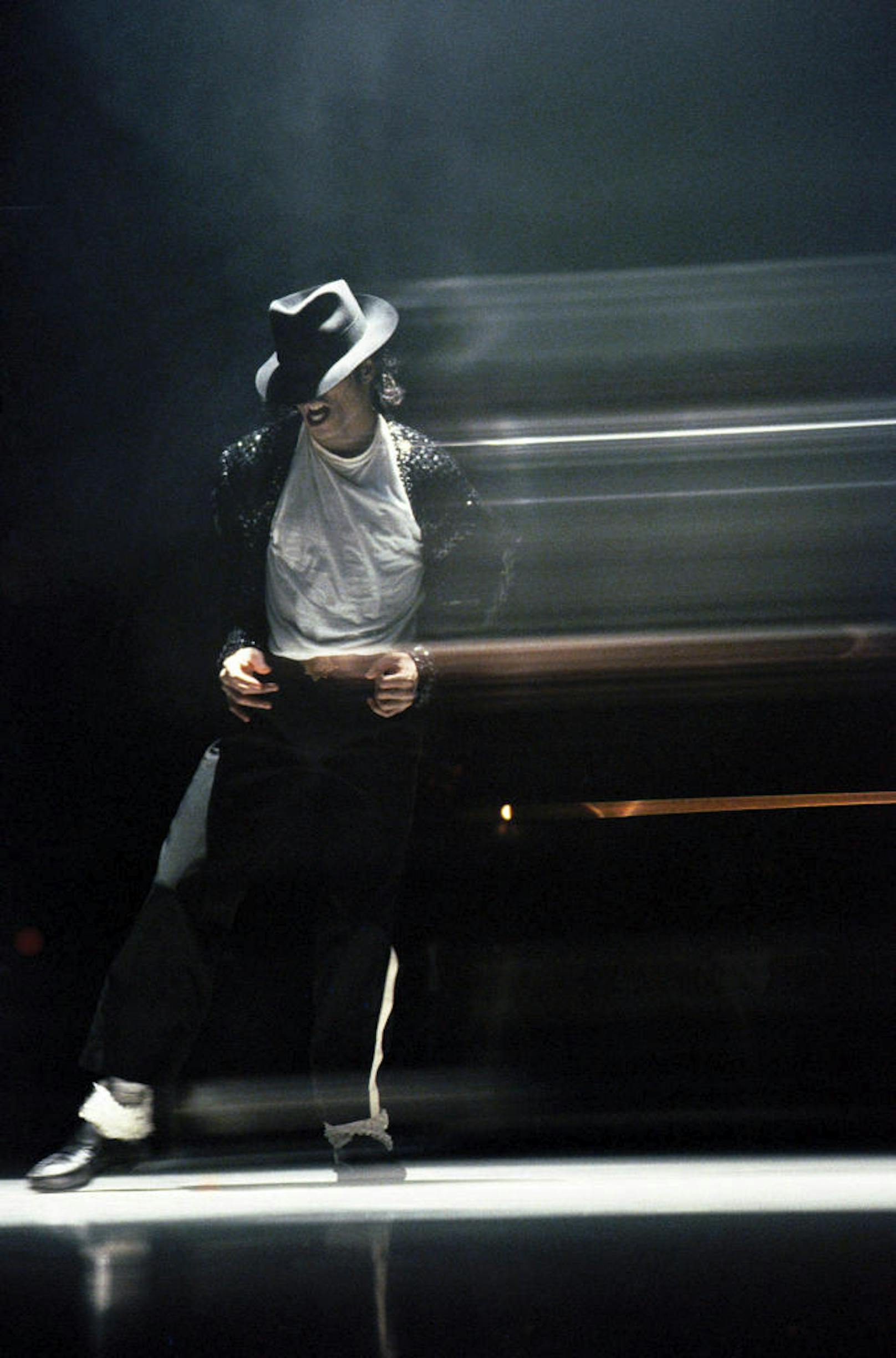 ... Michael Jackson tanzte damit durch das Musikvideo zu "Billie Jean".