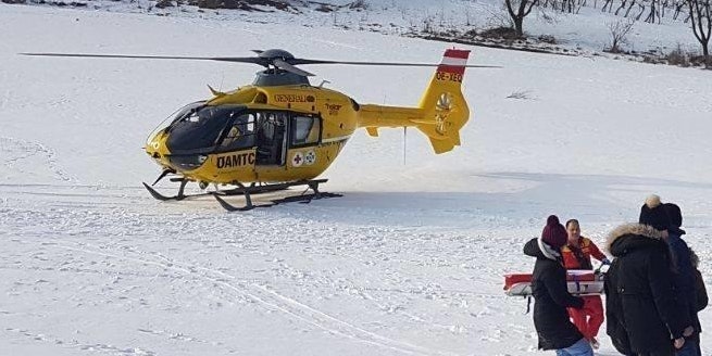 Die Frau wurde bei dem Rodelunfall verletzt und musste ins Spital geflogen werden.