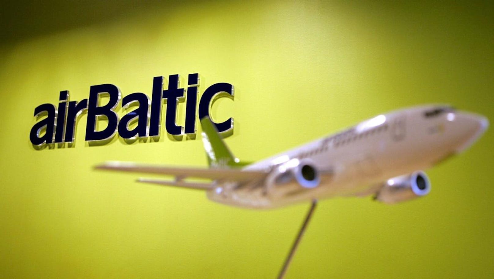 <b>Platz 1: </b>Überraschend landet die <b>airBaltic</b> auf dem Siegerpodest. Die lettische Fluglinie ist die einzige, die die 90-Prozent-Marke, wenn auch nur knapp, knacken konnte. Pünktlichkeitsrate: <b>90,01 Prozent</b>