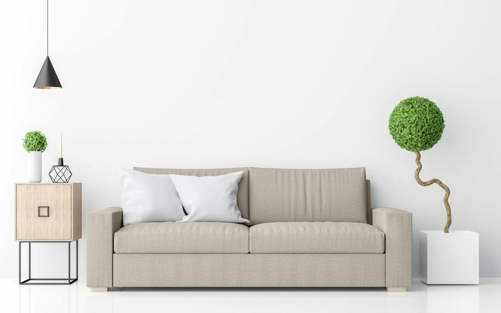 Das Sofa gehört an die Wand, denn nur so kann man gemäss Feng-Shui Ruhe und Geborgenheit empfinden. Und: Pflanzen sind immer gut für die Energie, im Wohnzimmer dürfen es auch mal größere sein.