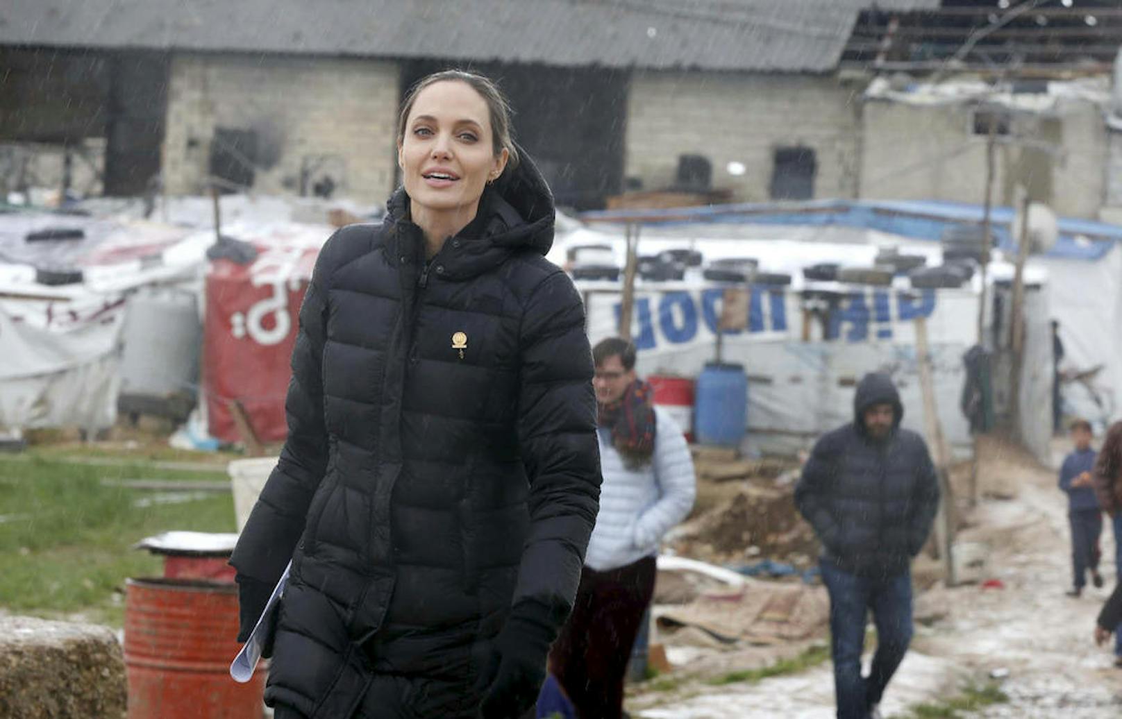 UNHCR-Sonderbotschafterin Angelina Jolie leistet Flüchtlingshilfe im Libanon.