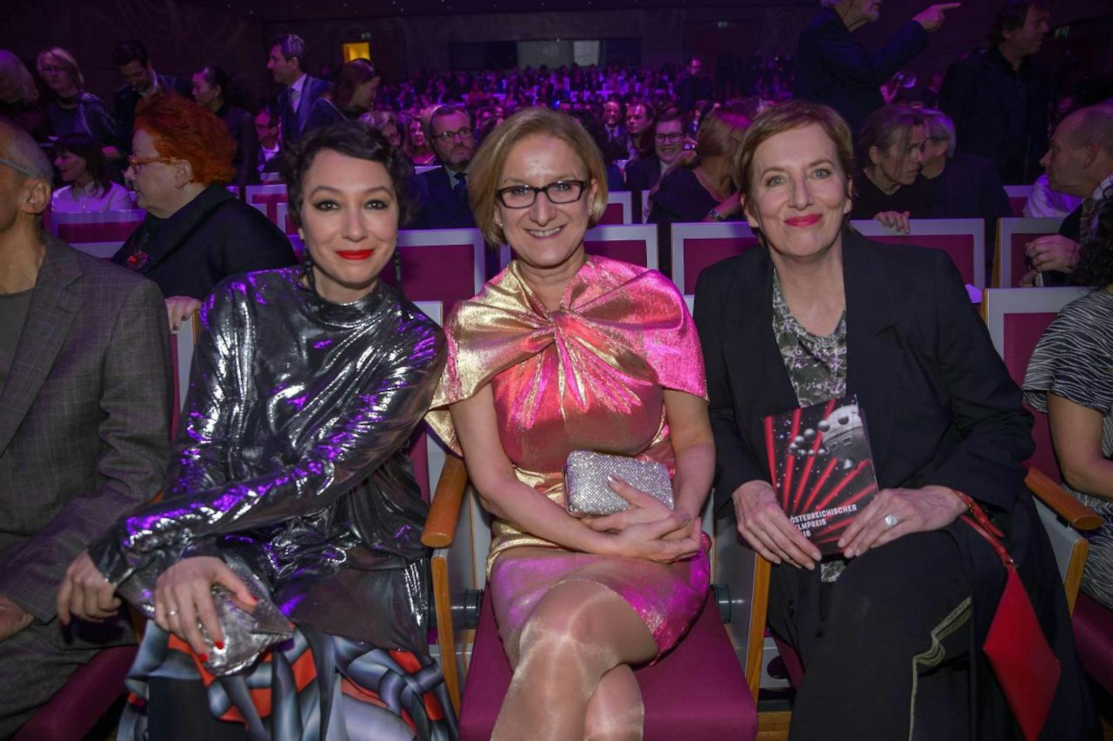 Auffällig in Pink mit Ursula Uschi Strauss und Marlene Ropac beim Österreichischen Filmpreis