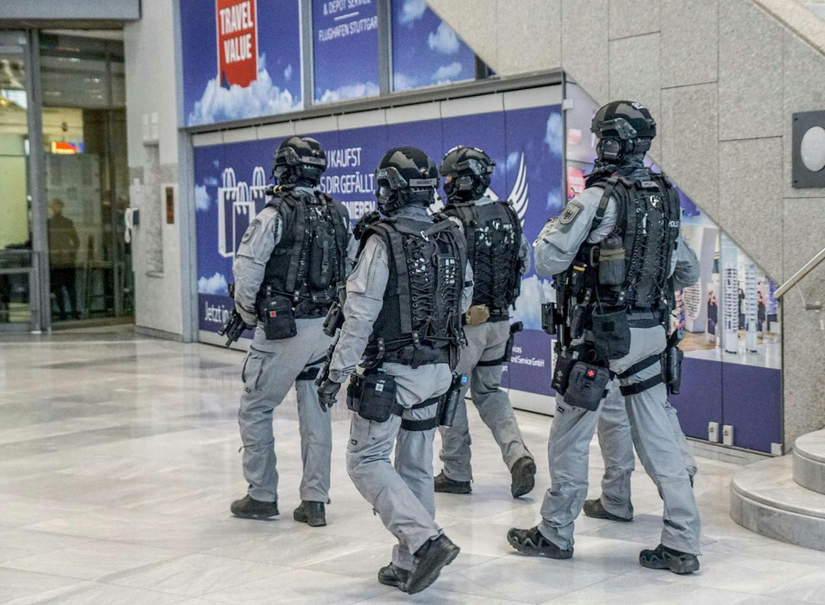 Laut der deutschen Polizei sollen mehrere Personen den Flughafen Stuttgart ausgespäht haben.