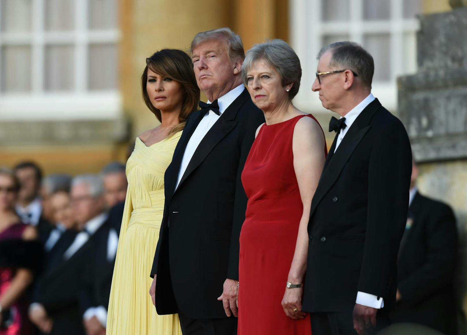 v.l.n.r.: First <b>Lady Melania</b> und US-Präsident <b>Donald Trump</b> wurden von Premierministerin <b>Theresa May</b> und ihrem Gatten <b>Philip May</b> auf den Stufen von Blenheim Palace, dem Geburtsort von Winston Churchill zum Staatsdinner empfangen (12. Juli 2018).