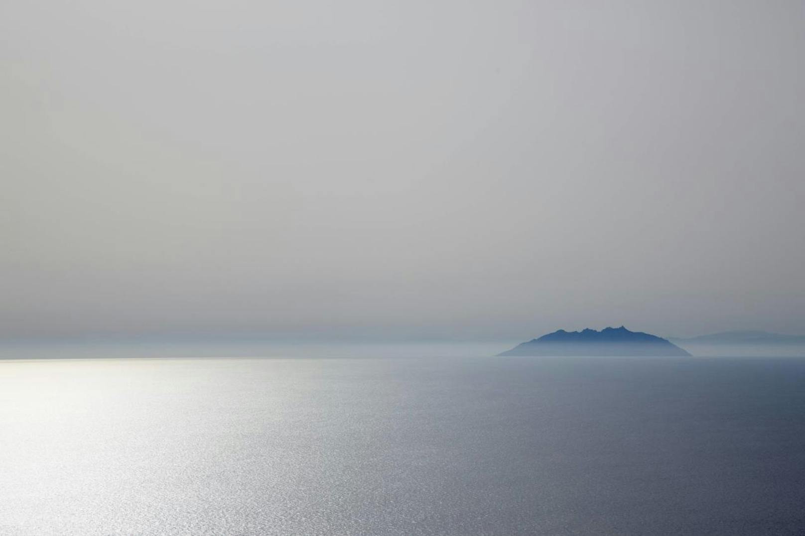 Verwildert und praktisch unberührt liegt Montecristo zwischen Korsika und dem italienischen Festland.