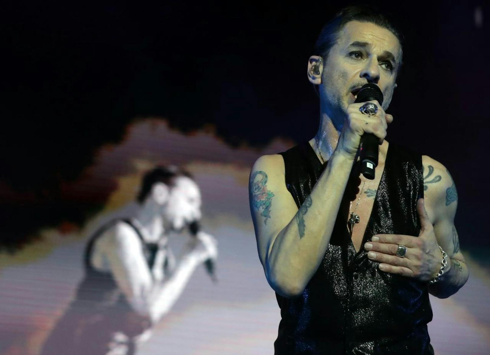 Depeche Mode-Sänger Dave Gahan performt auf der Bühne in Madrid, Spanien, am 16. Dezember 2017.