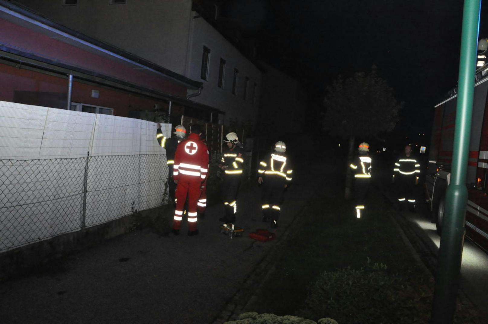 In den frühen Morgenstunden schrie eine Frau in ihrer Wohnung in der Hans-Deutscher-Gasse in Voitsberg um Hilfe. Zeugen wurden auf die Hilferufe aufmerksam und verständigten das Rote Kreuz.