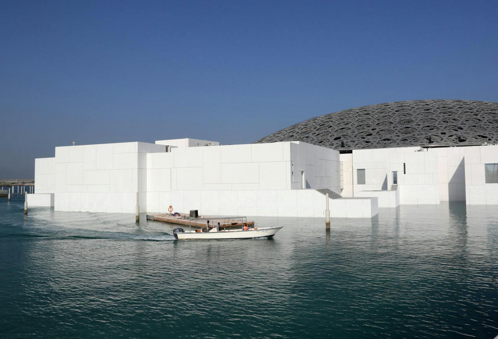 Der Louvre Abu Dhabi ist mit dem Boot zu erreichen. 